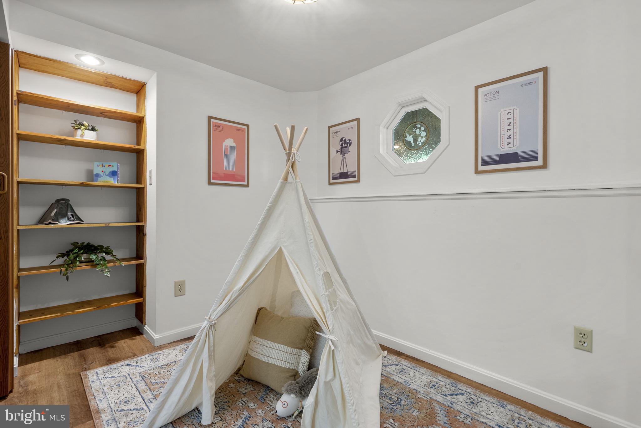 LINDEN HILLS - Residential