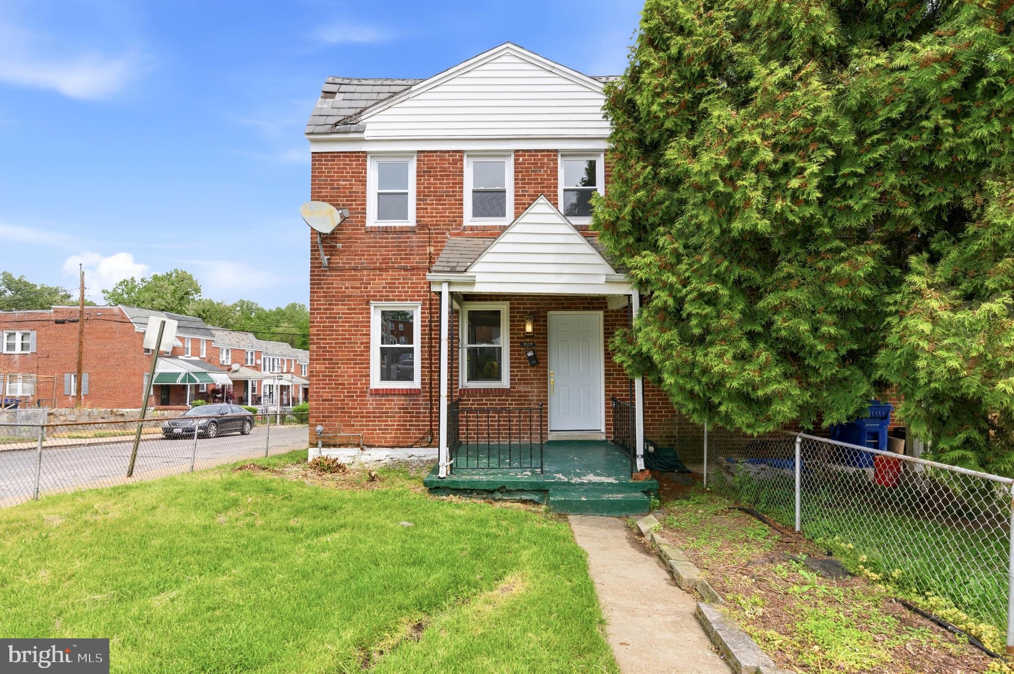 stunning,  updated end of group    lots of space and plenty of light   all new appliances   bathrooms and kitchen 
show it today and move in soon.   shows very well.