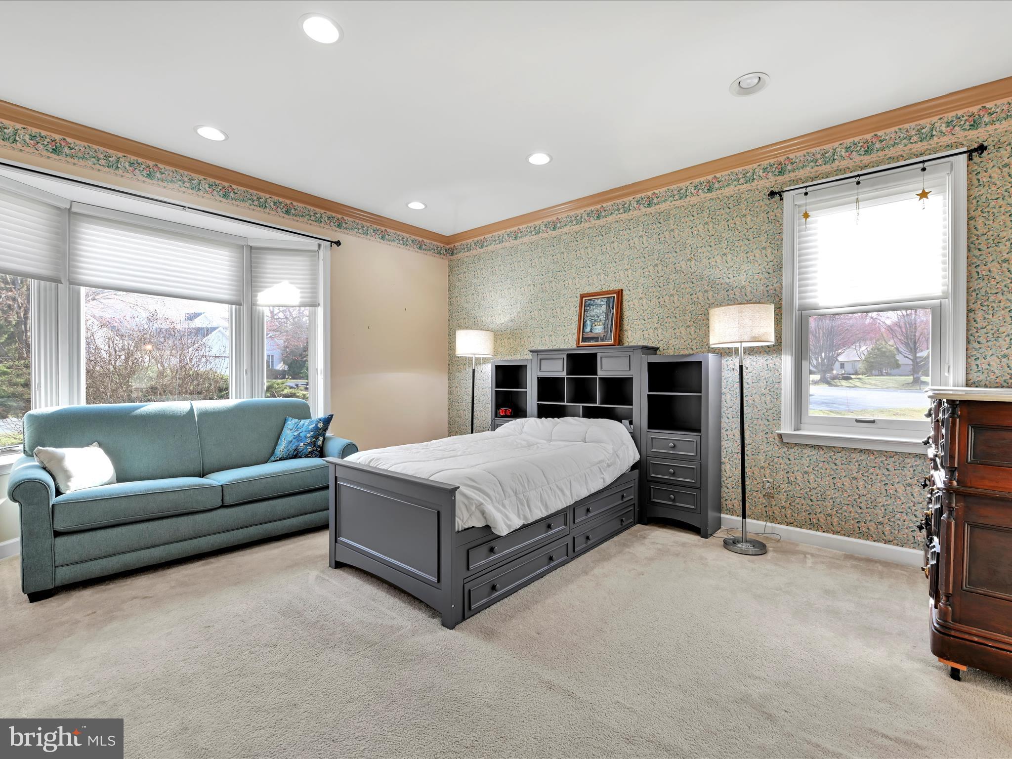 CREEKSIDE - Residential