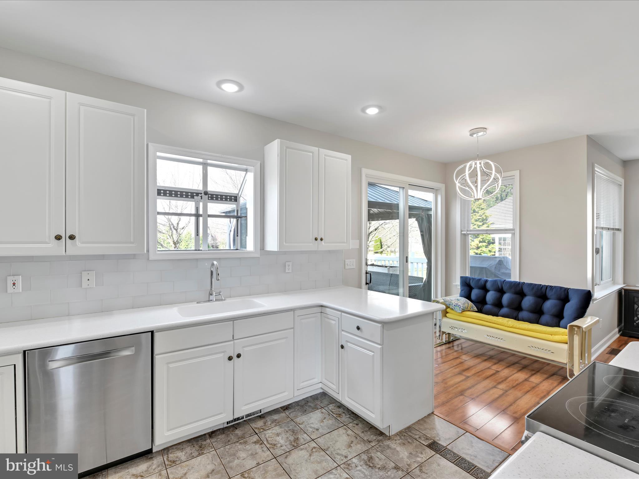 CREEKSIDE - Residential
