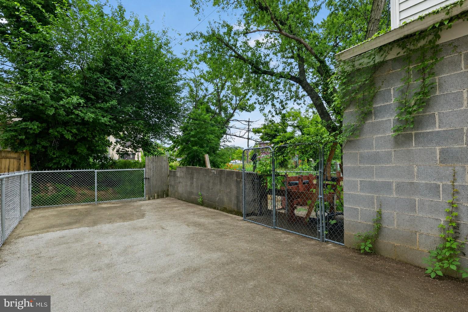BROADWAY EAST - Residential