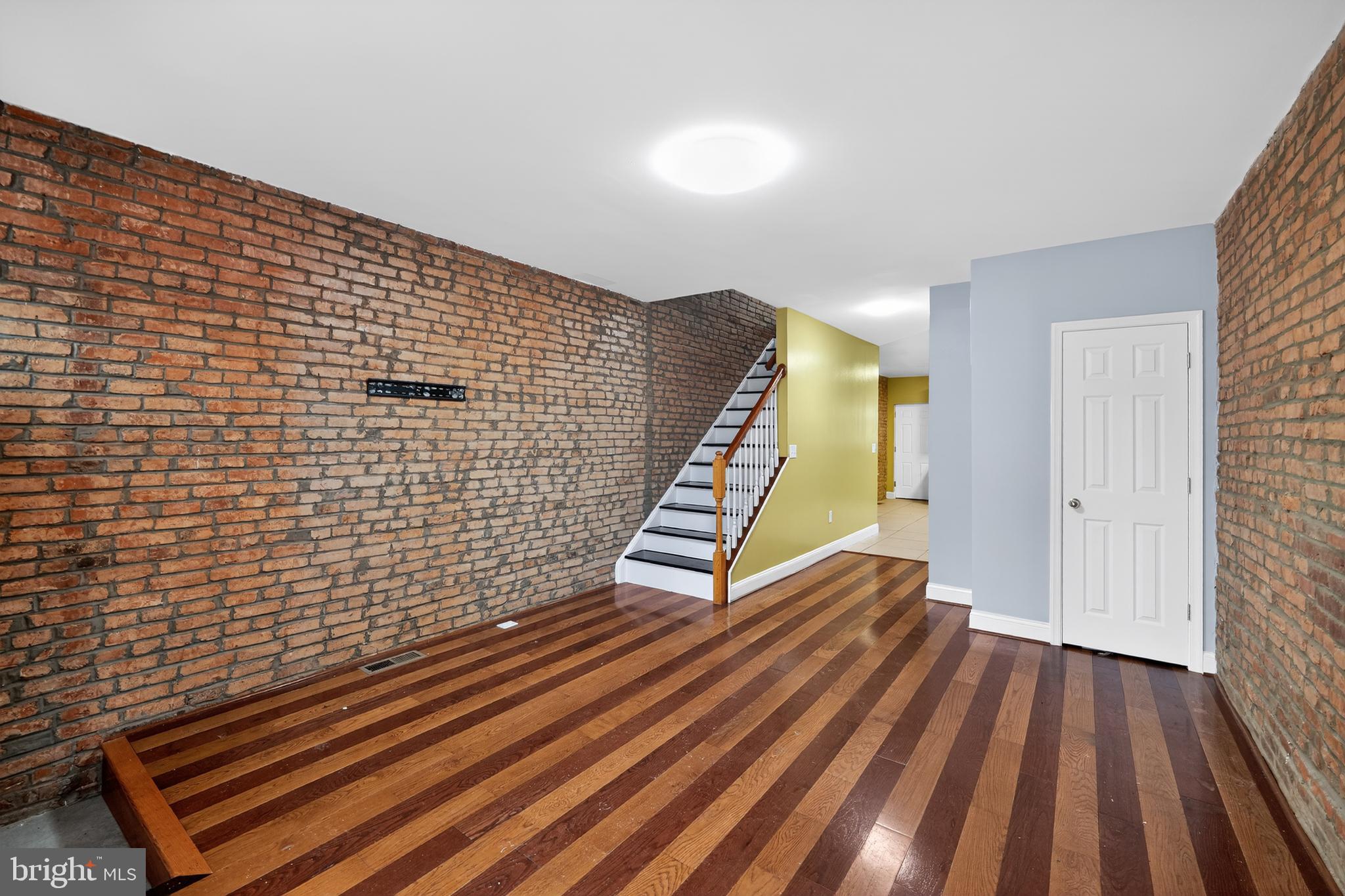 BROADWAY EAST - Residential