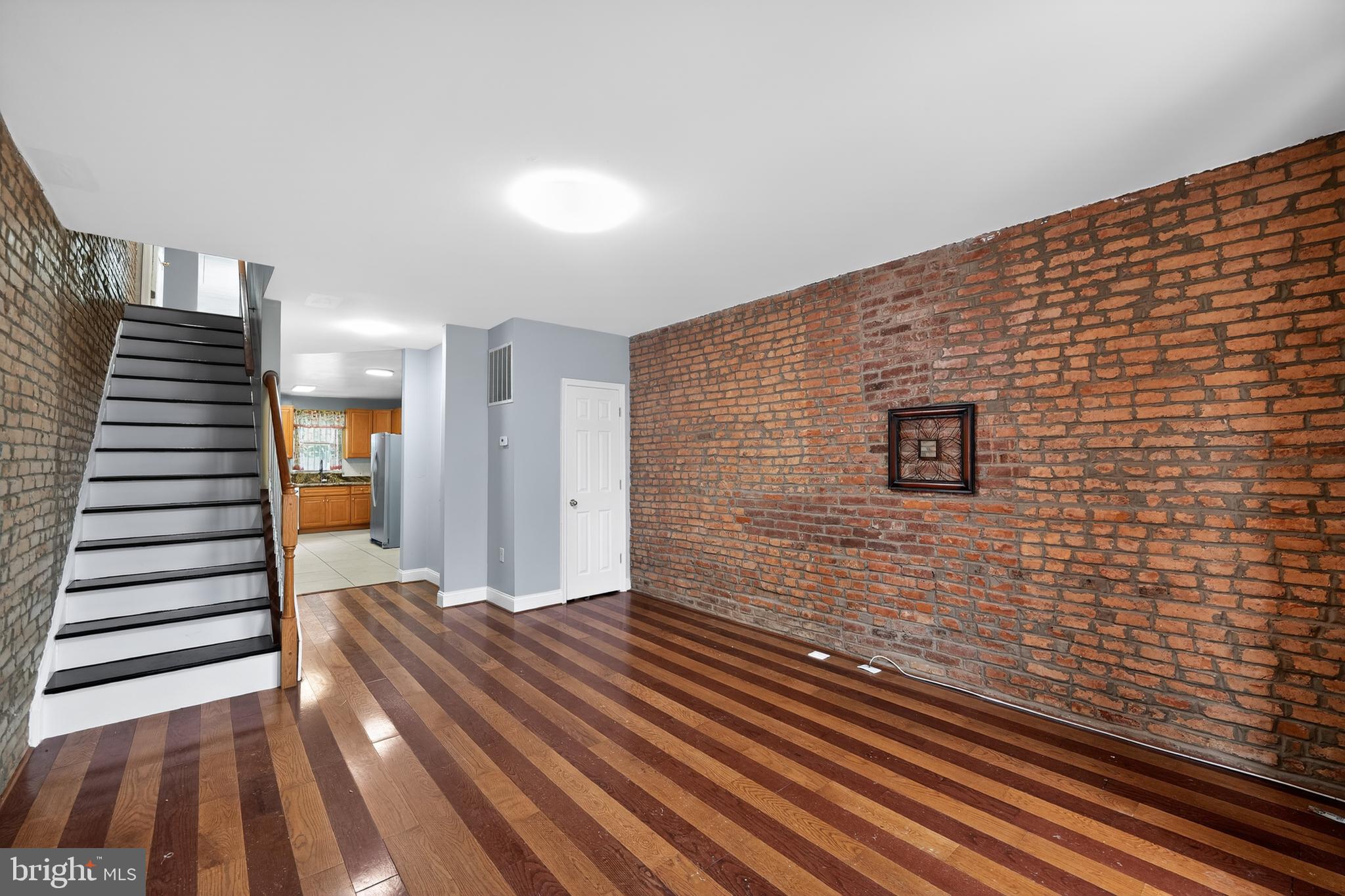 BROADWAY EAST - Residential
