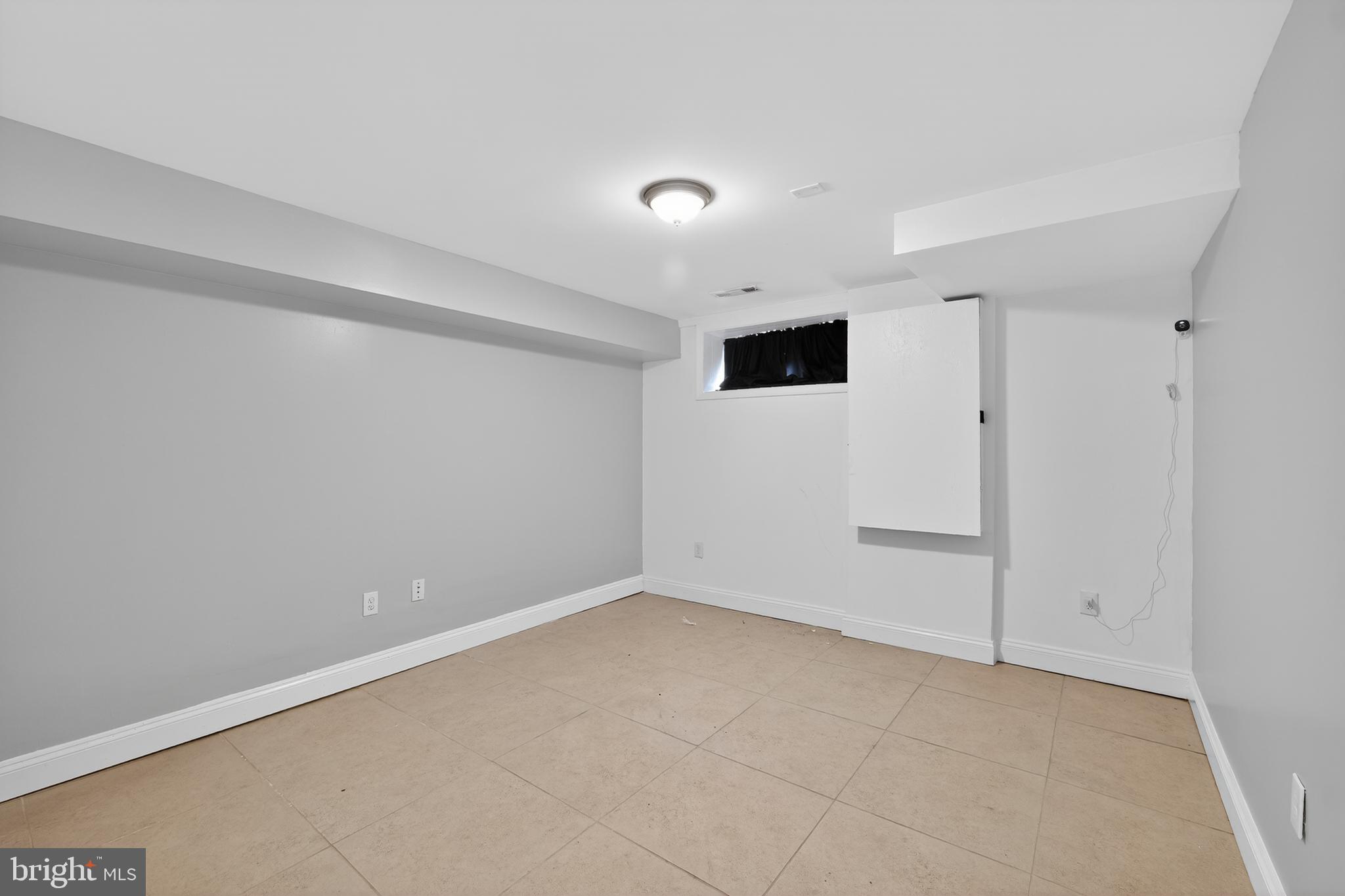 BROADWAY EAST - Residential