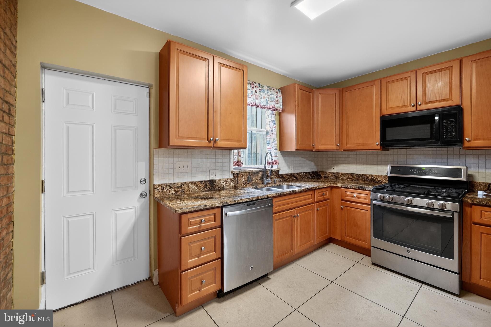 BROADWAY EAST - Residential