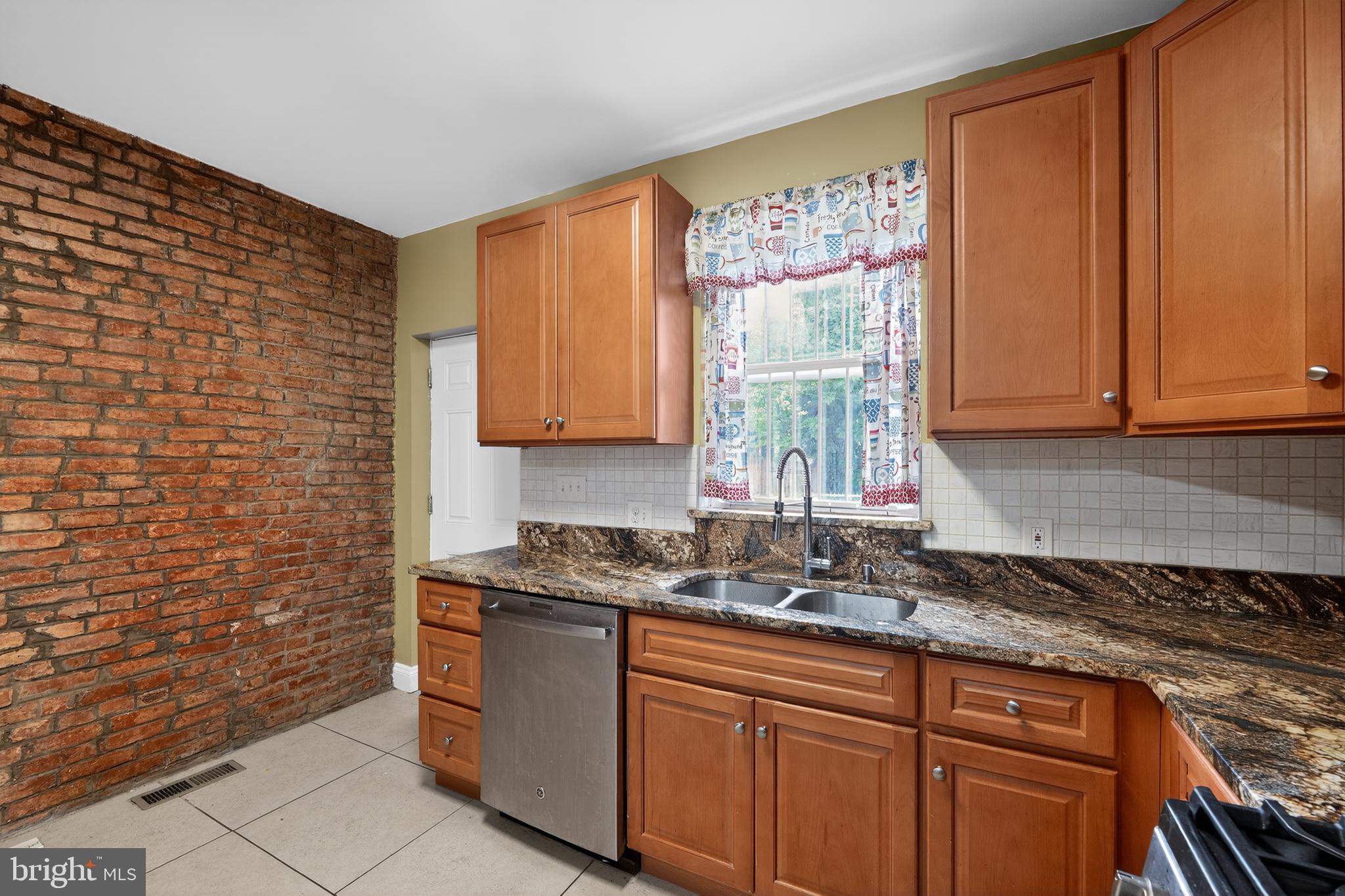 BROADWAY EAST - Residential