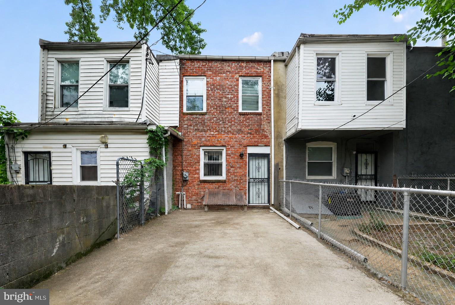 BROADWAY EAST - Residential