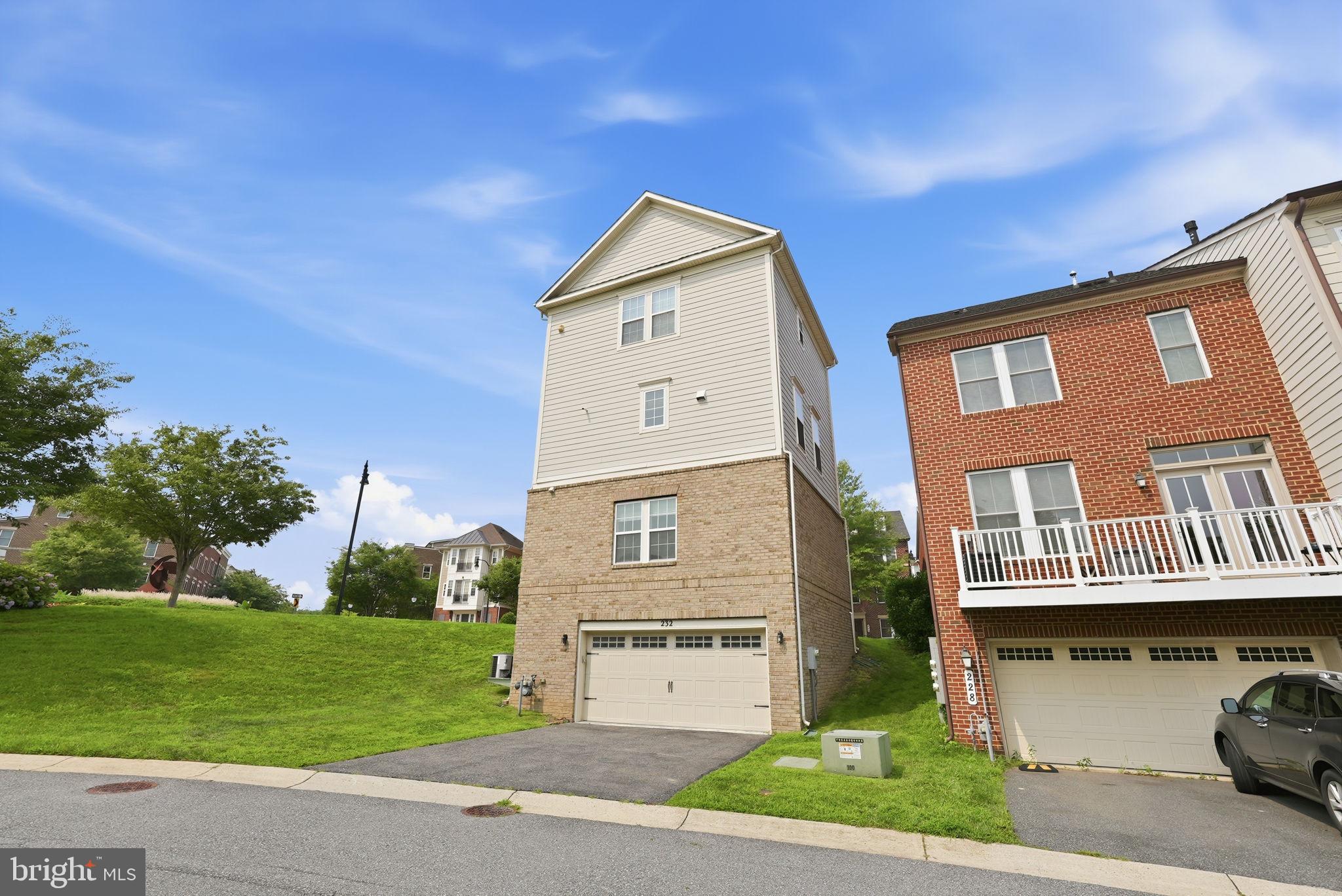 PARKLANDS AT WATKINS MILL - Residential