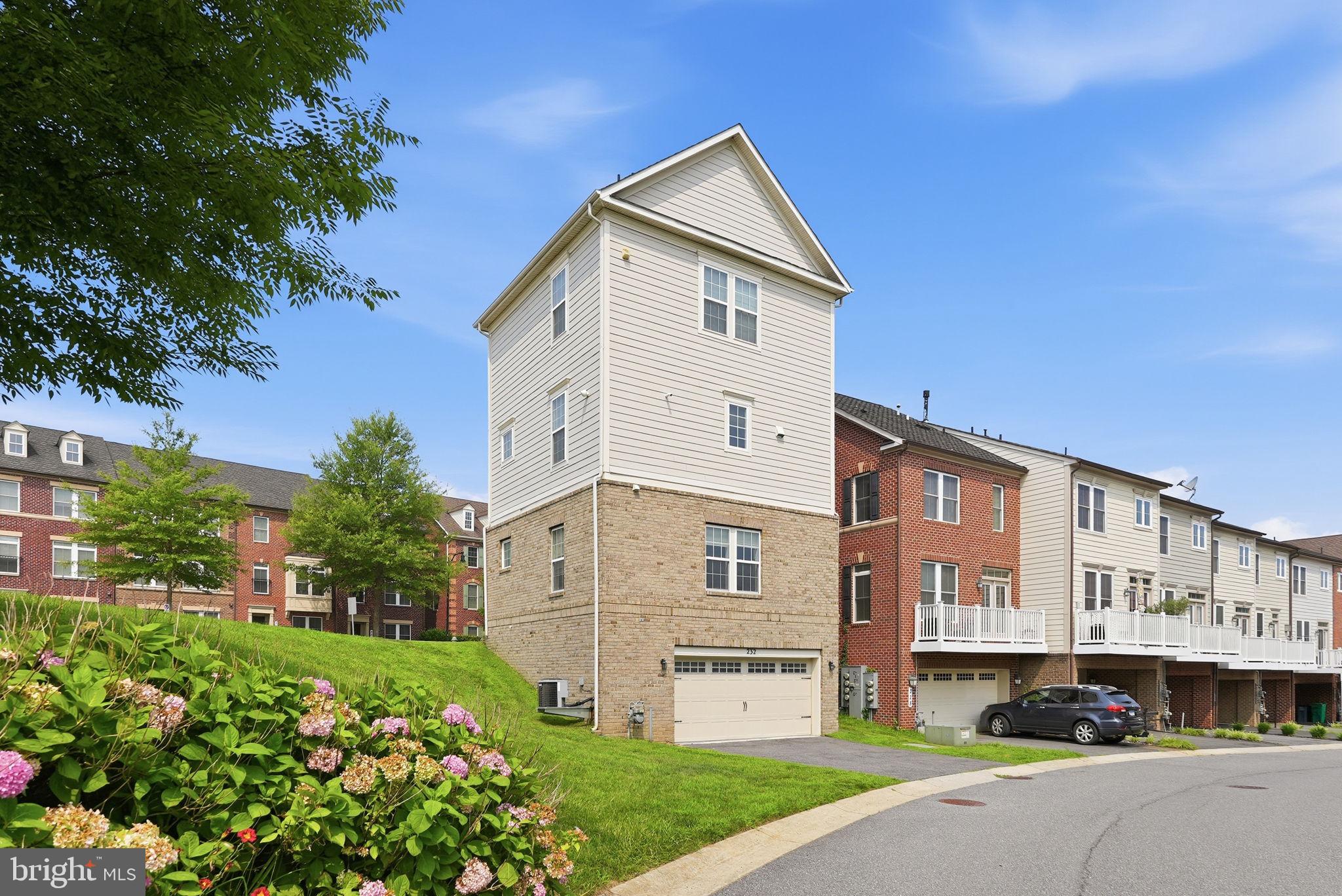 PARKLANDS AT WATKINS MILL - Residential