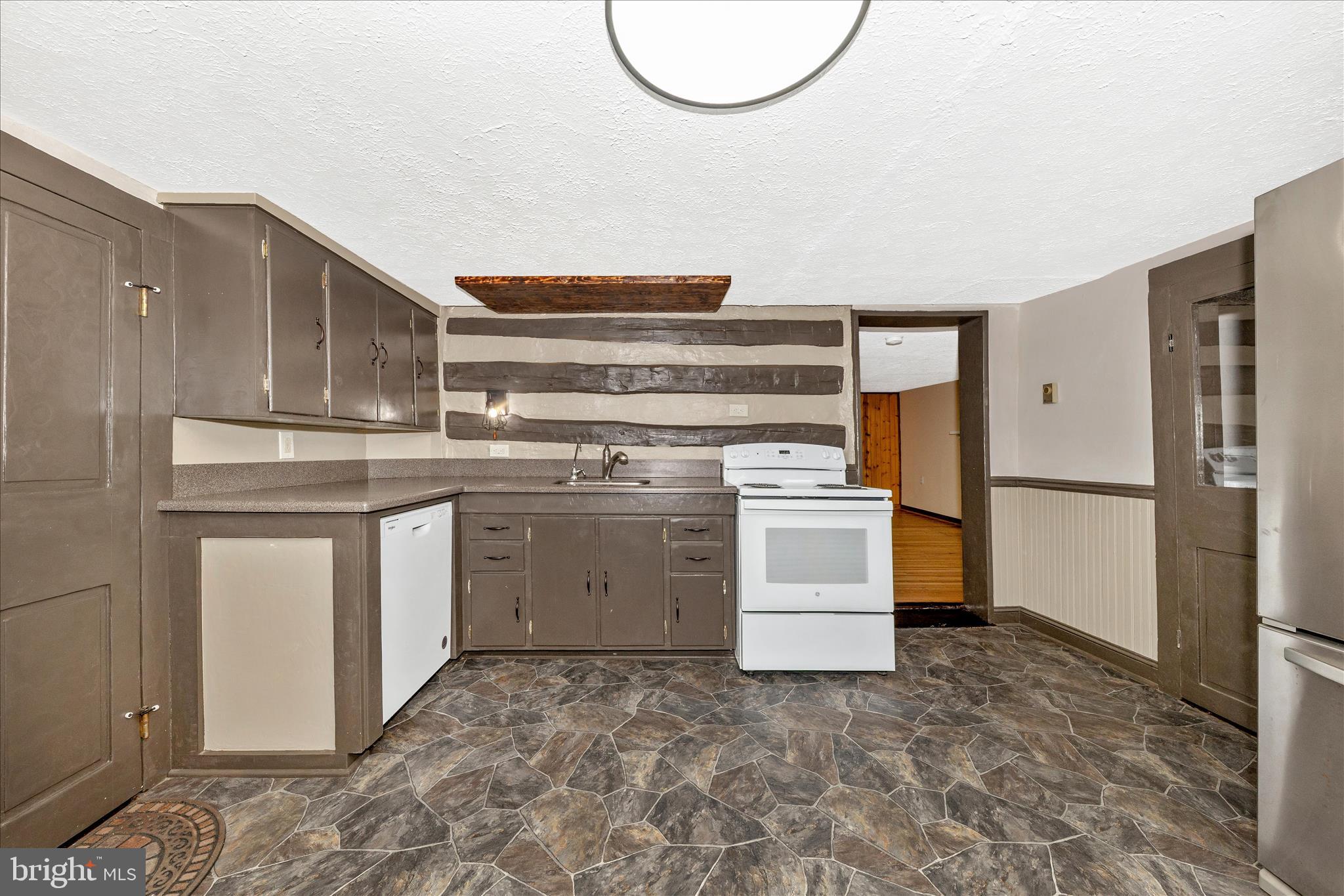 MOUNTAINDALE - Residential