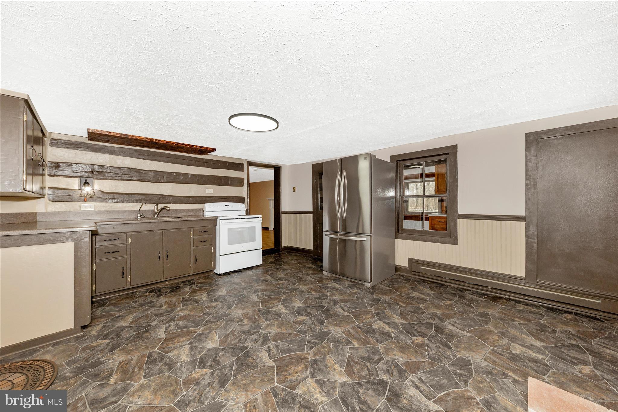 MOUNTAINDALE - Residential