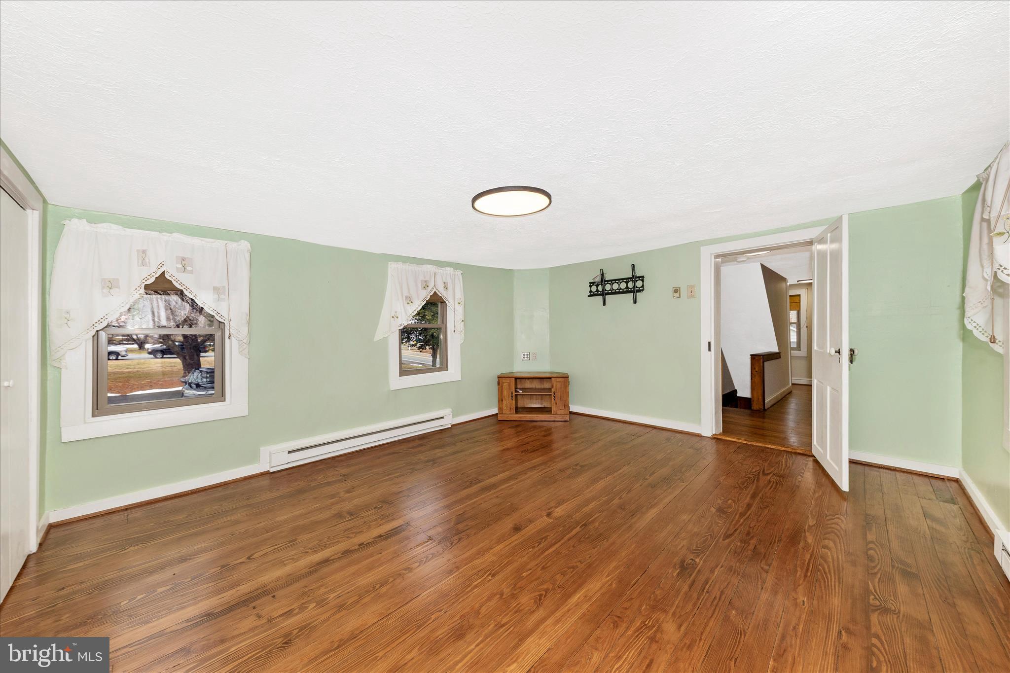 MOUNTAINDALE - Residential