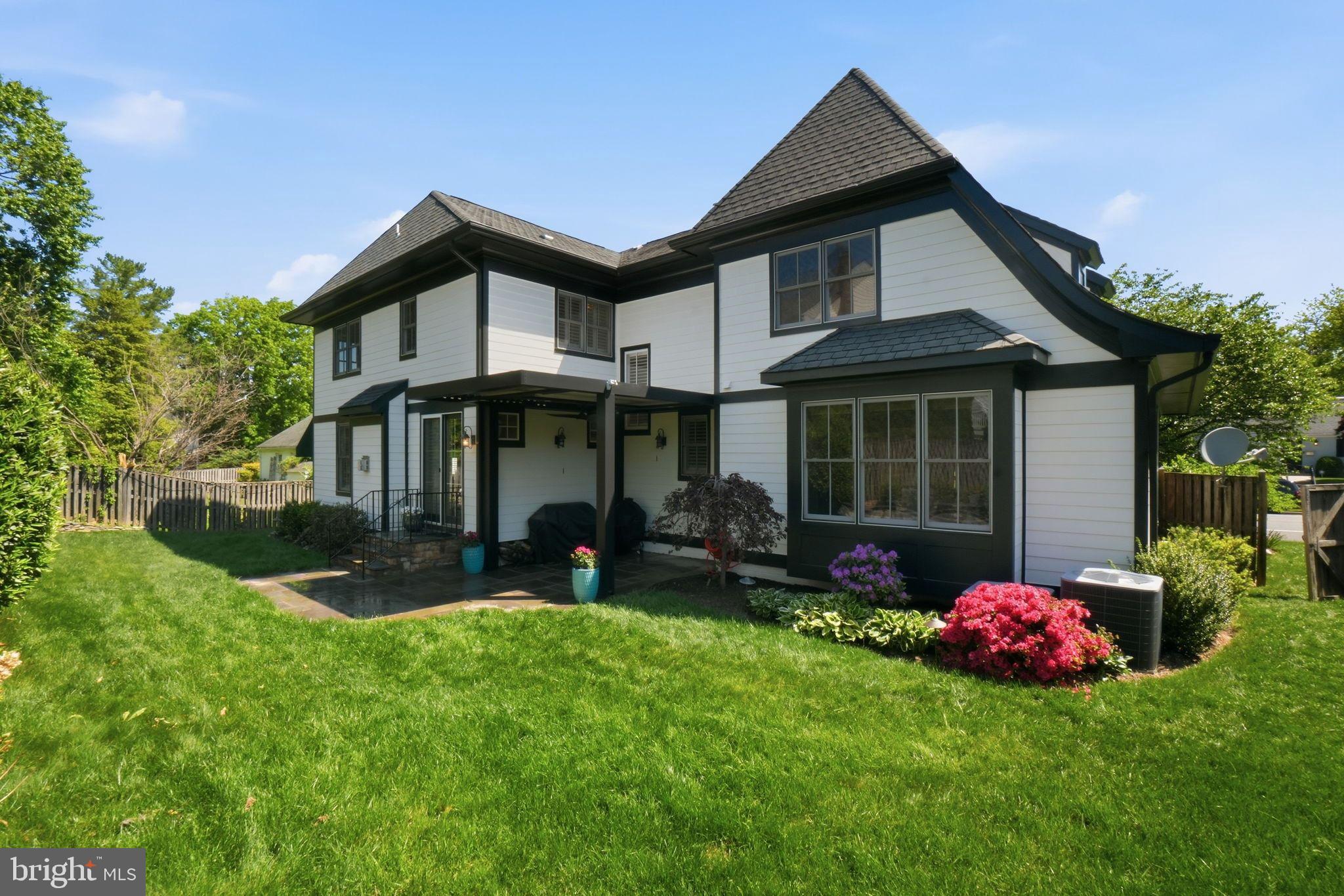 WILLIAMSBURG VILLAGE - Residential