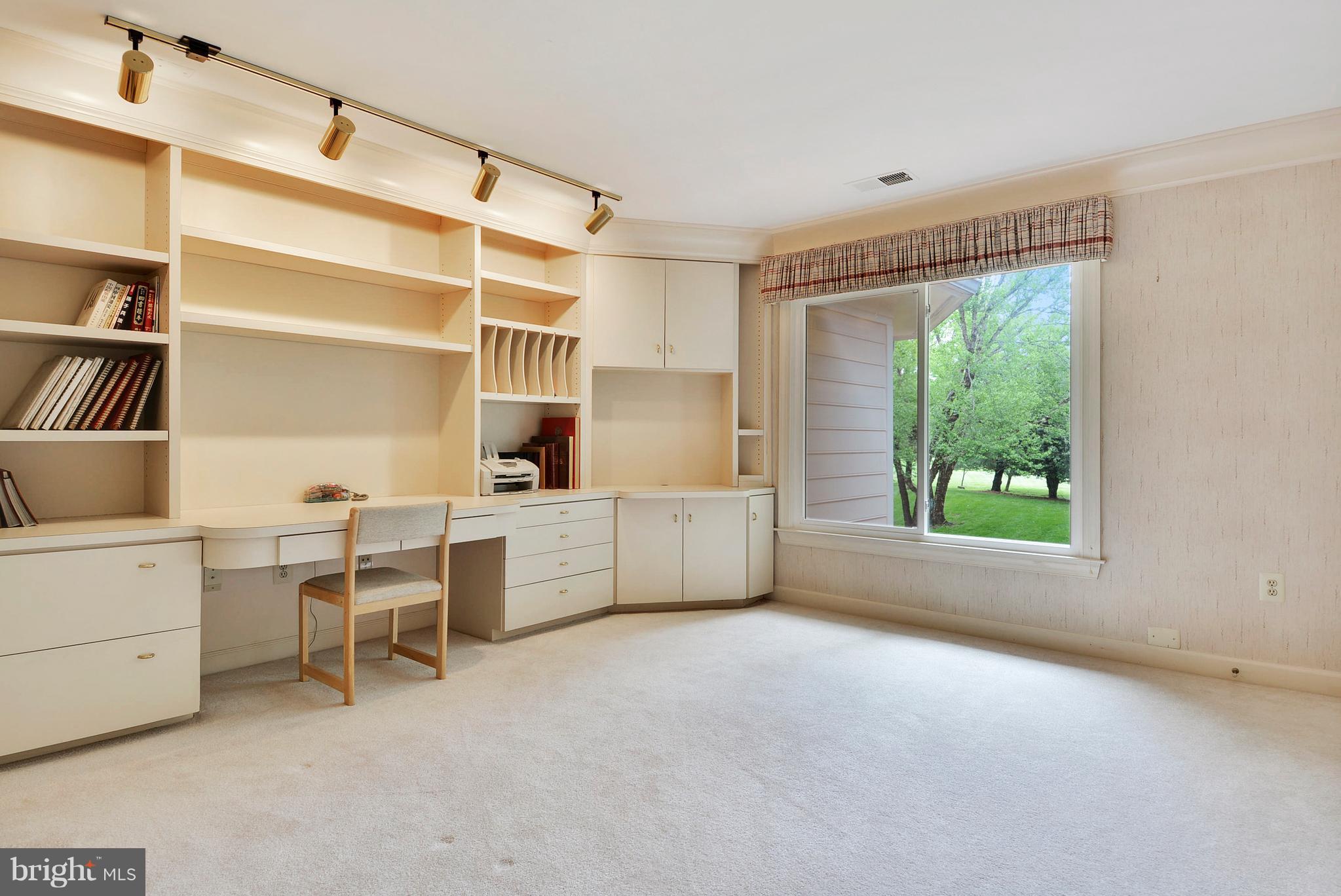 FALCONHURST - Residential