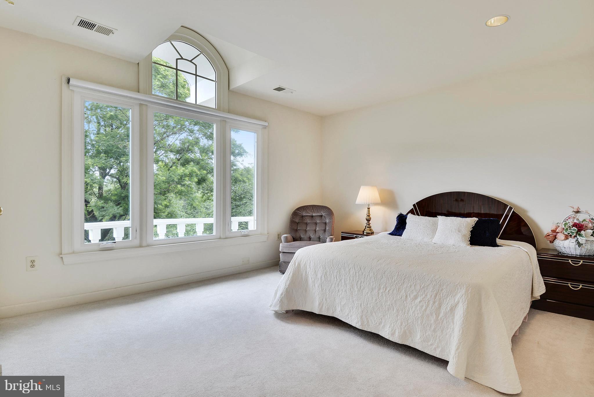 FALCONHURST - Residential
