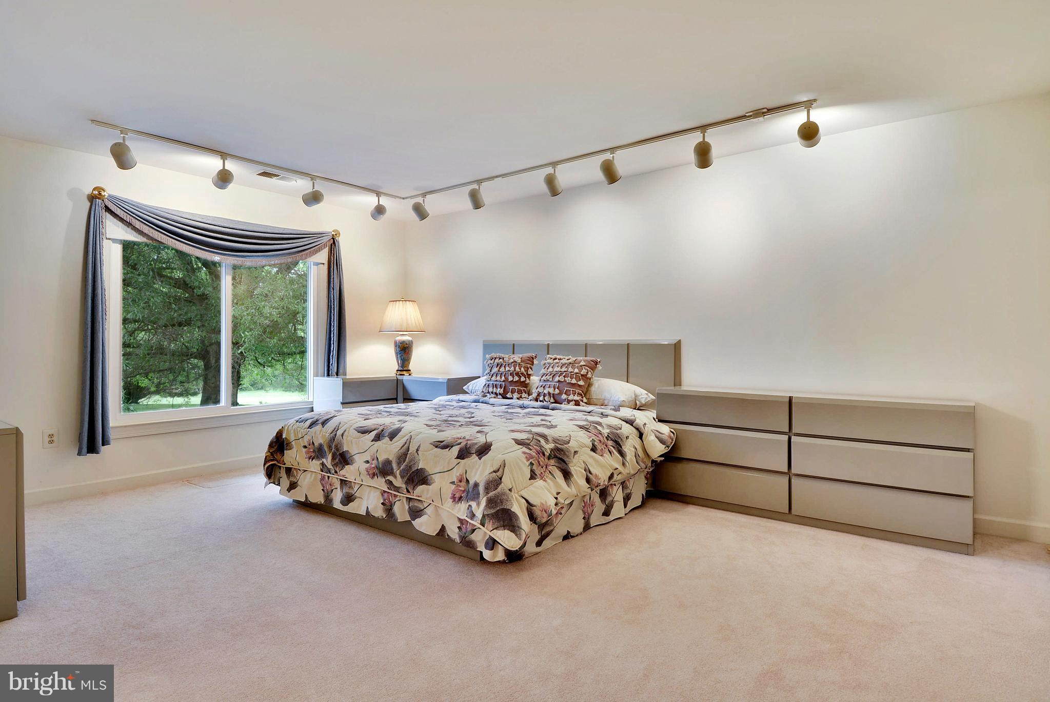 FALCONHURST - Residential