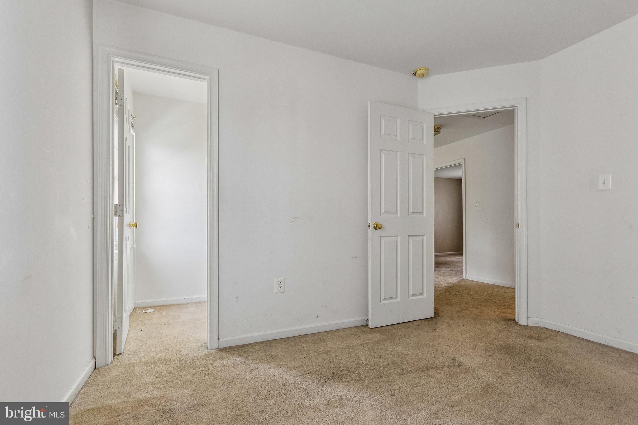 HAMPTON OAKS - Residential