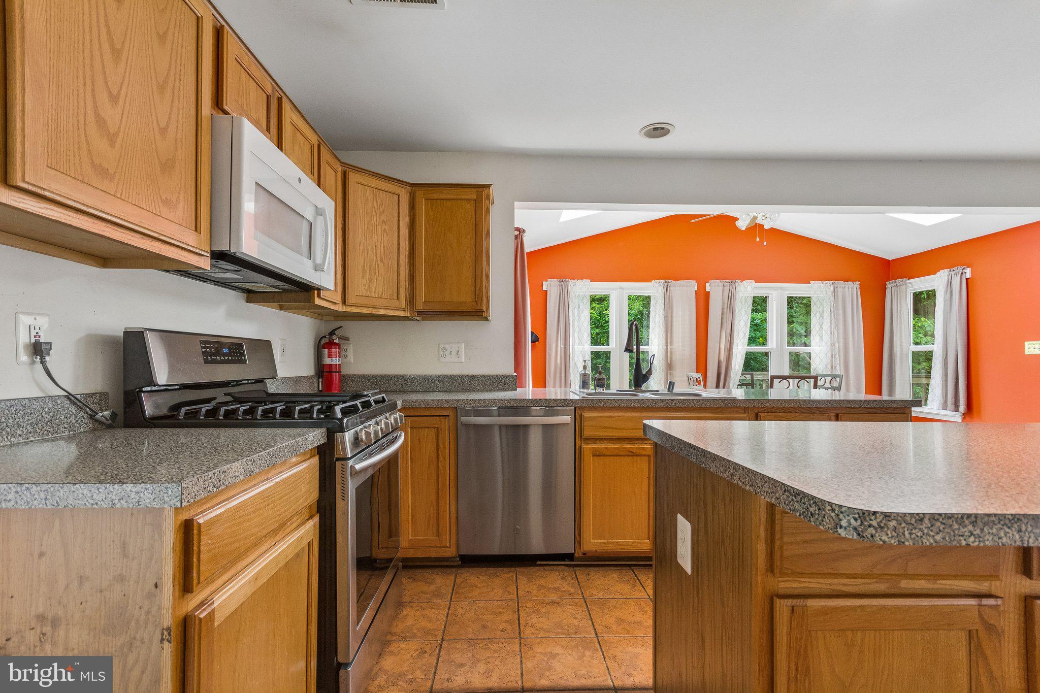 HAMPTON OAKS - Residential