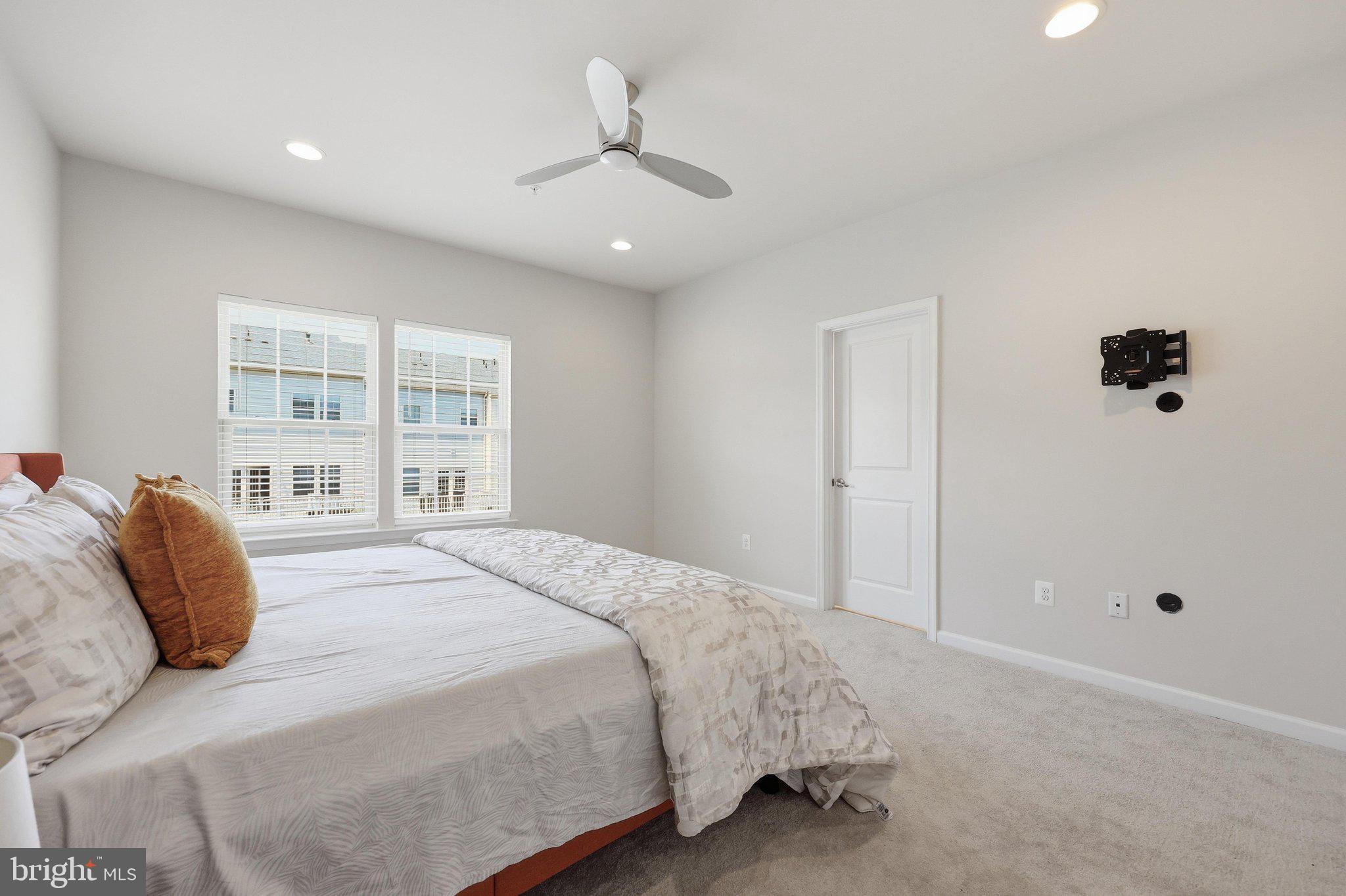 OAKDALE VILLAGE - Residential