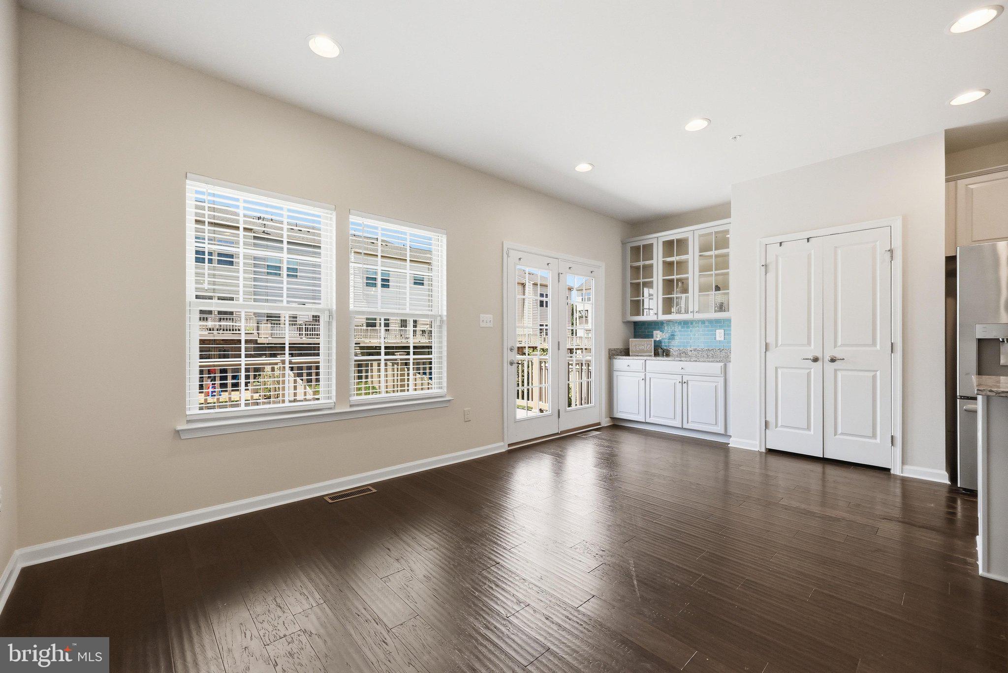 OAKDALE VILLAGE - Residential