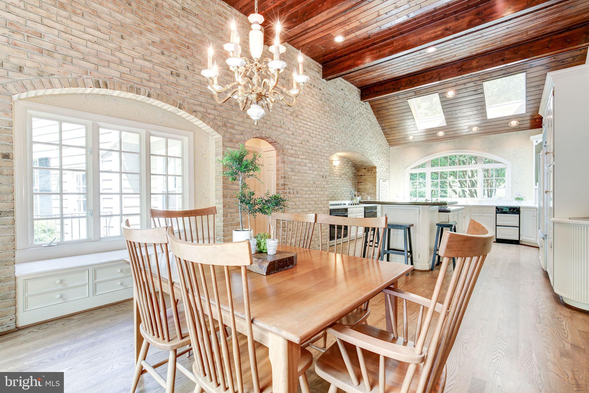 WILLIAMSBURG GARDENS - Residential