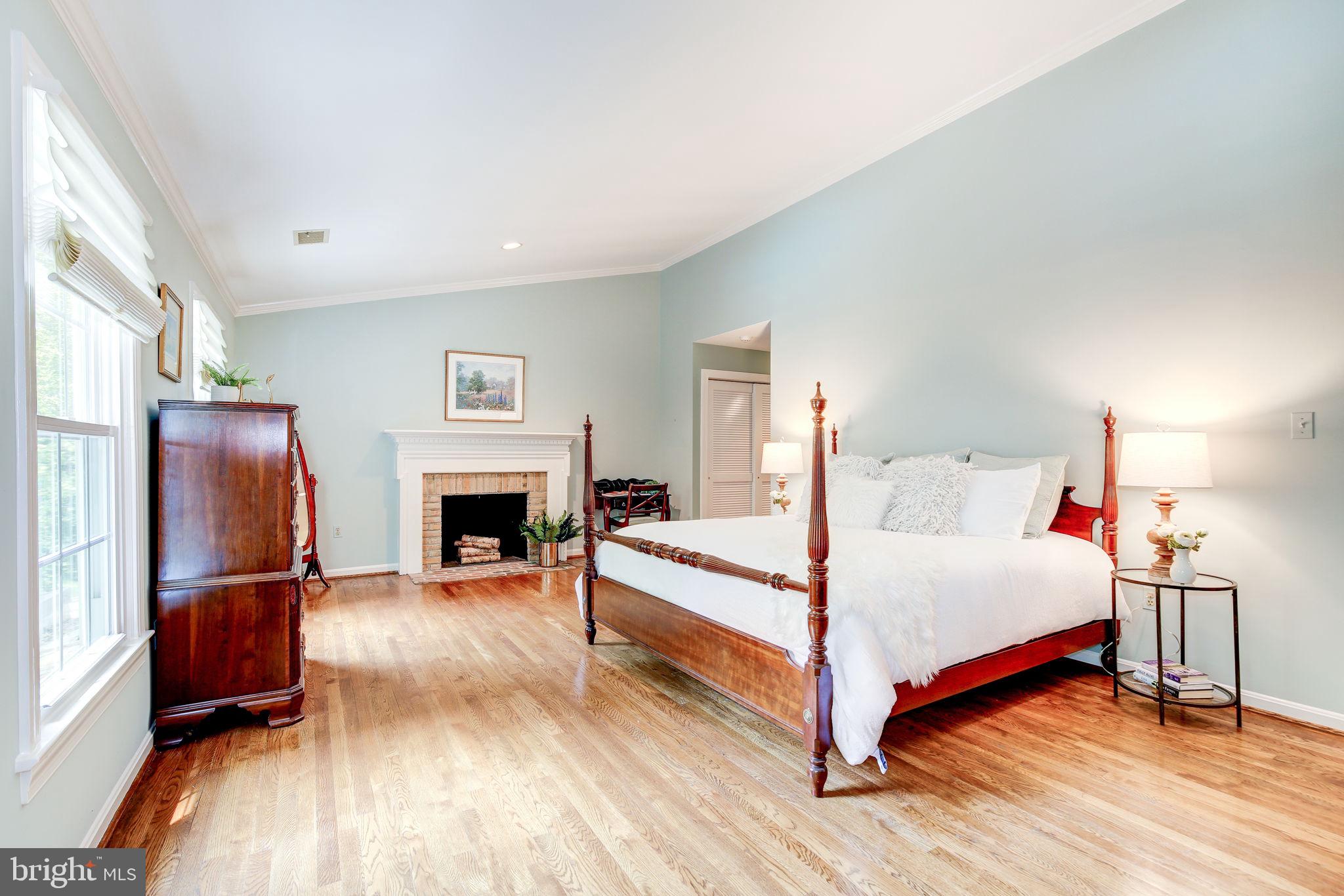 WILLIAMSBURG GARDENS - Residential