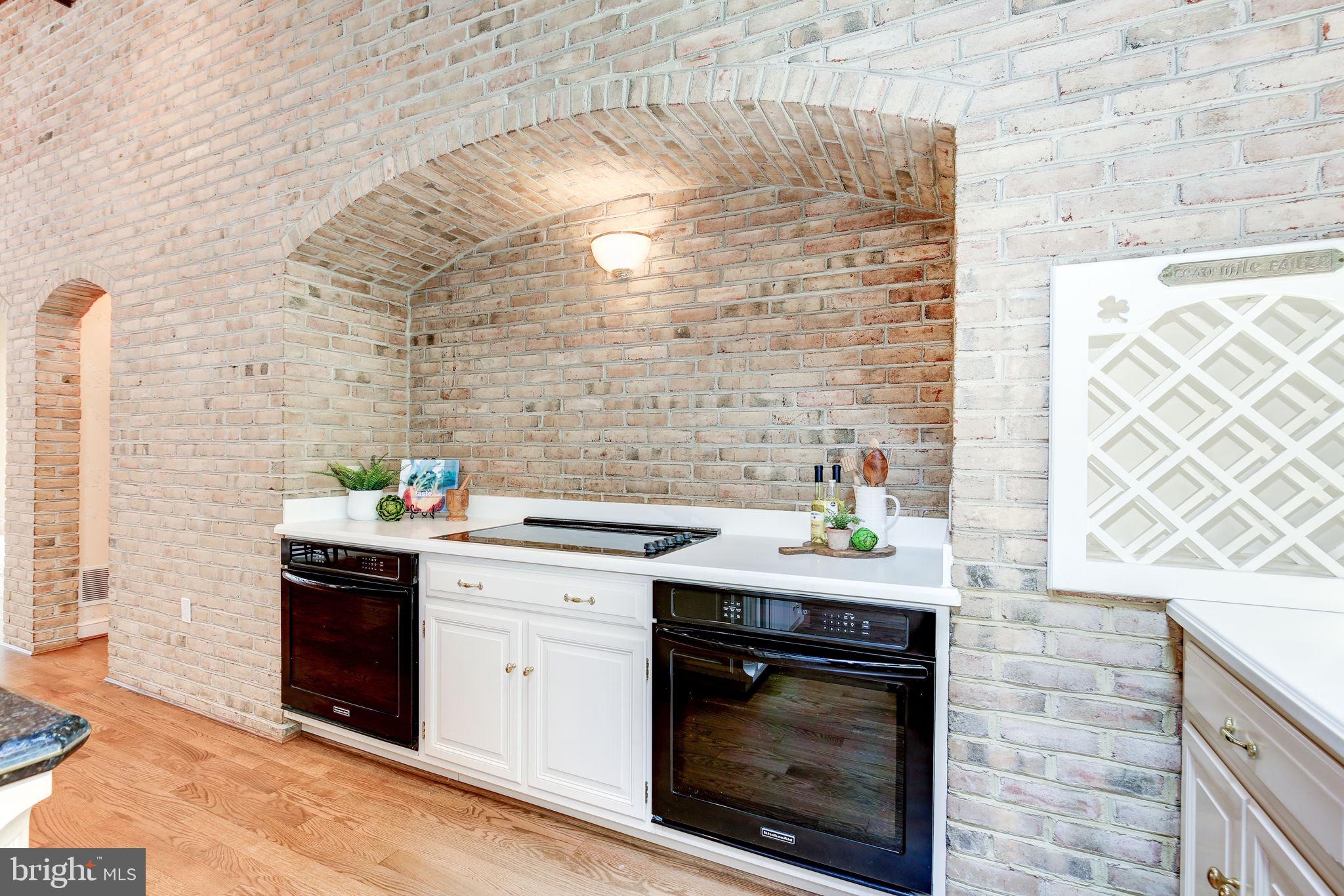 WILLIAMSBURG GARDENS - Residential
