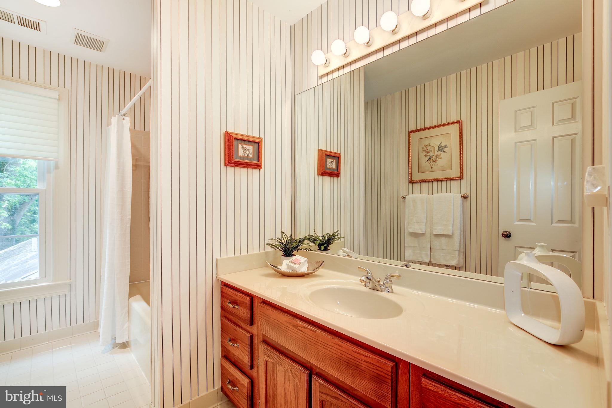 WILLIAMSBURG GARDENS - Residential