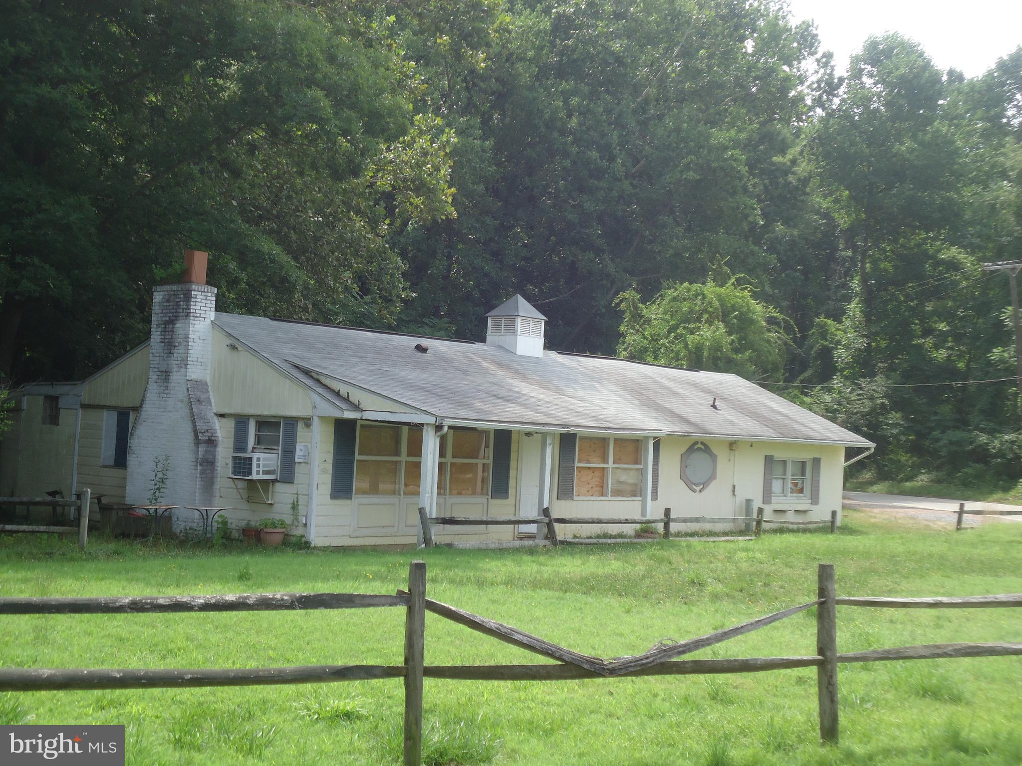 ANNAPOLIS ROADS - Land