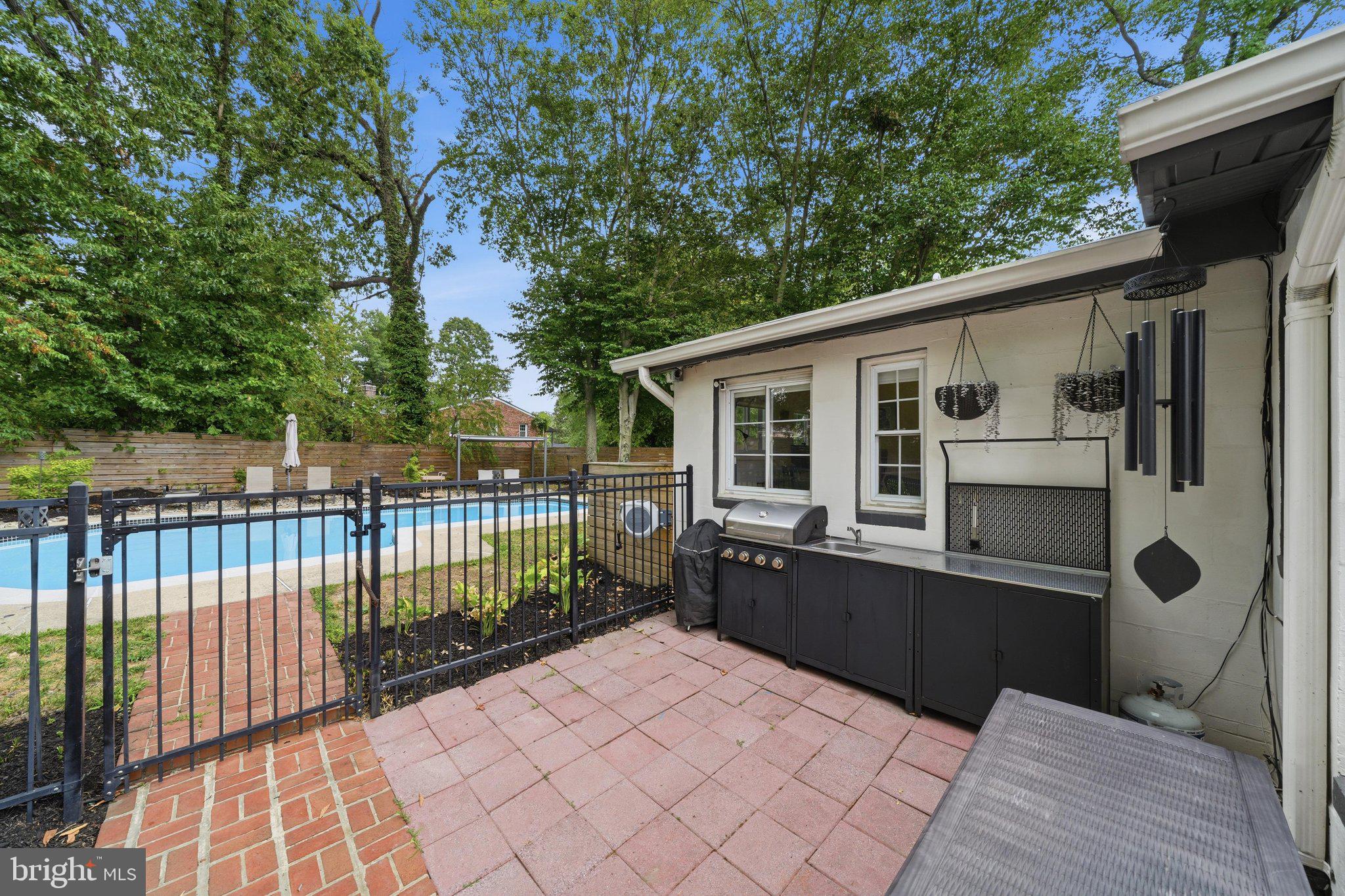 TEMPLE HILLS - Residential