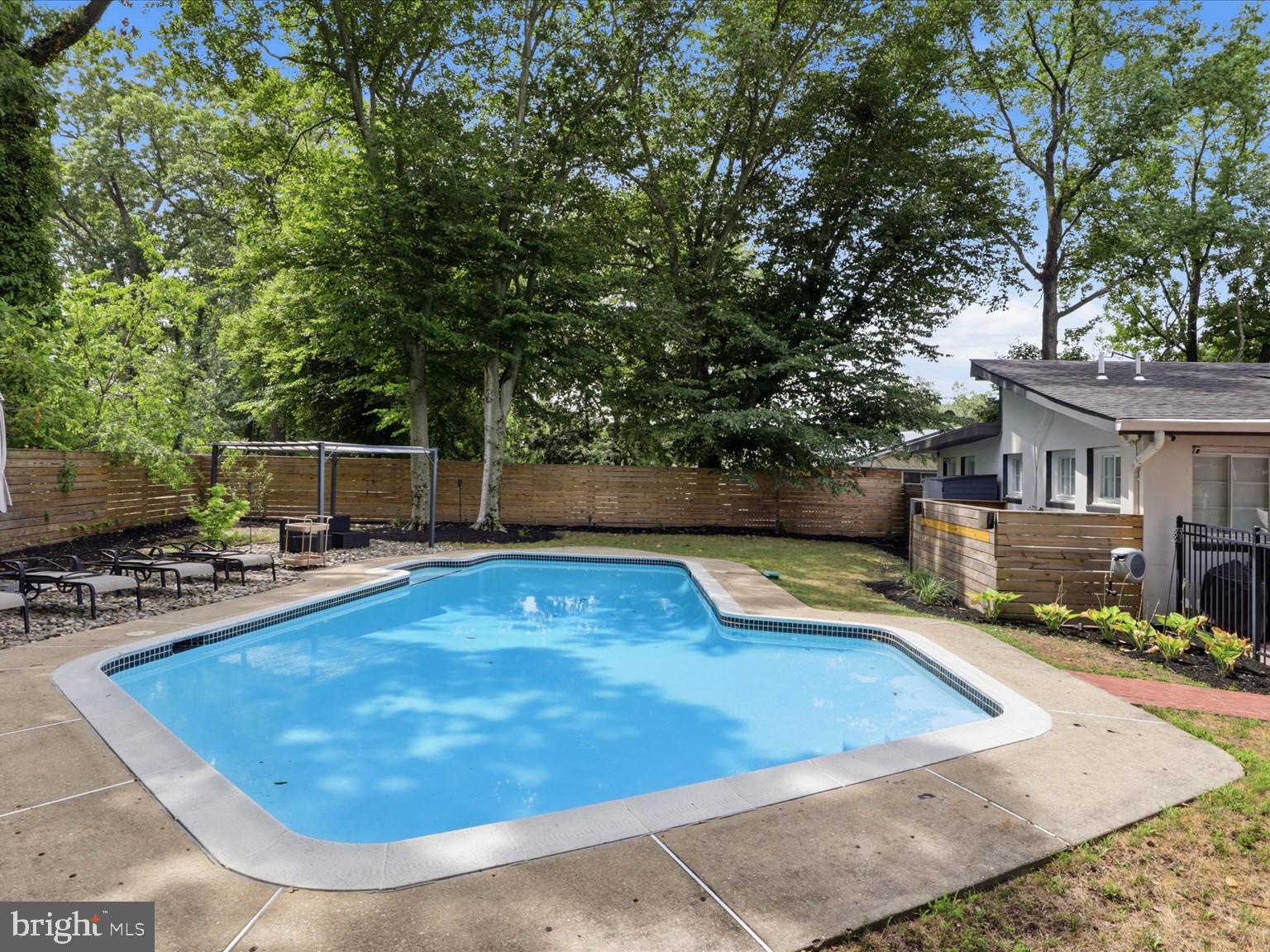 TEMPLE HILLS - Residential