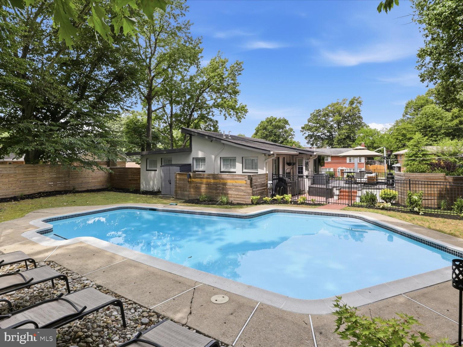 TEMPLE HILLS - Residential