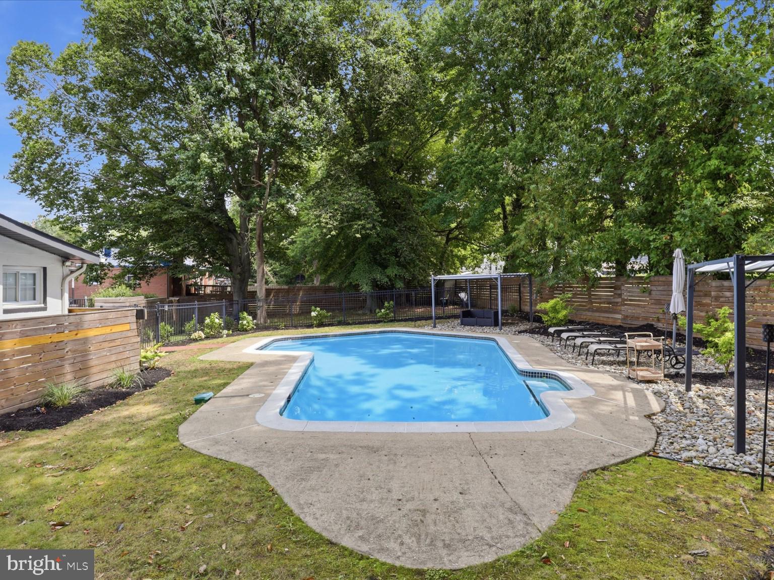TEMPLE HILLS - Residential