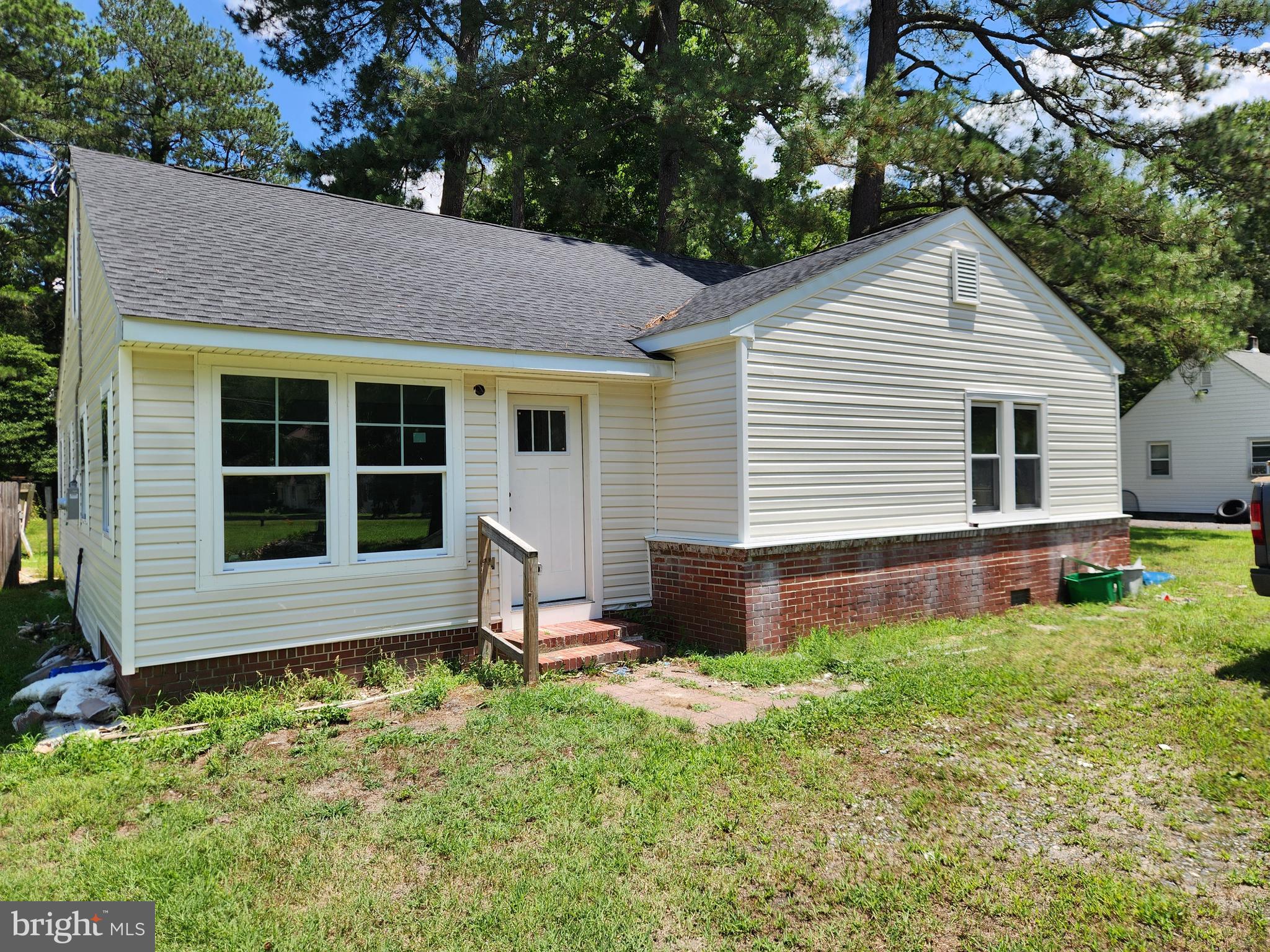 Full renovation completed! 3-bedroom, 1-bath home located in the heart of Fruitland! This move-in ready property features a brand-new bathroom, new flooring throughout, and new kitchen cabinets. The insulated attic offers great potential to be finished as an additional bedroom, office, game room, or family room. Conveniently situated near local schools, shopping, and restaurants, this charming home combines comfort, style, and future expansion possibilities.