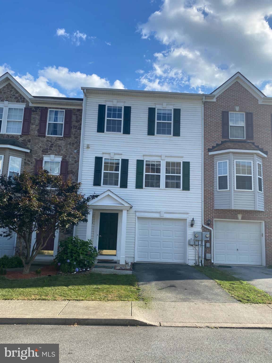 COUNTY GREEN - Residential Lease
