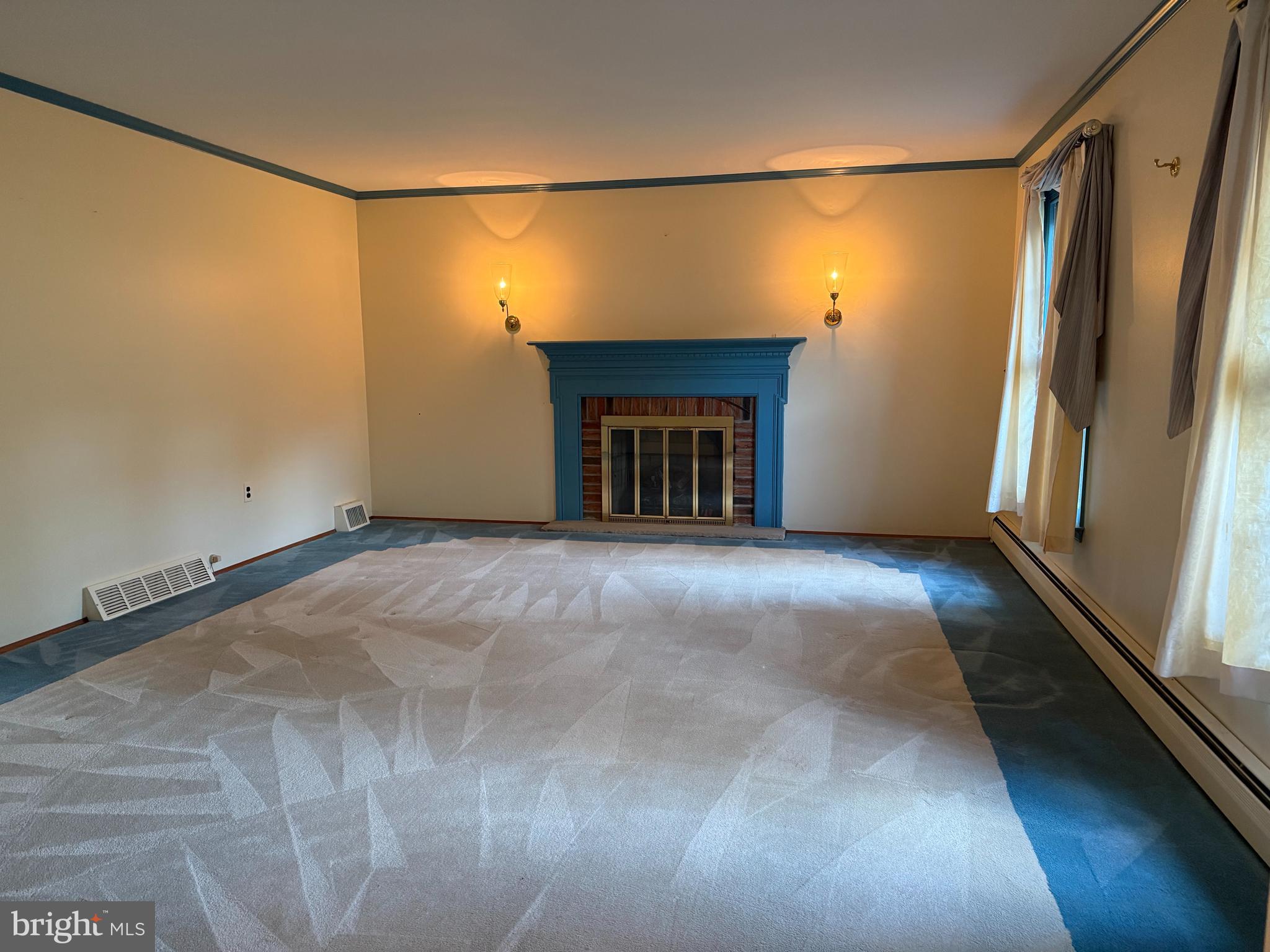 BLUE BELL KNOLL - Residential
