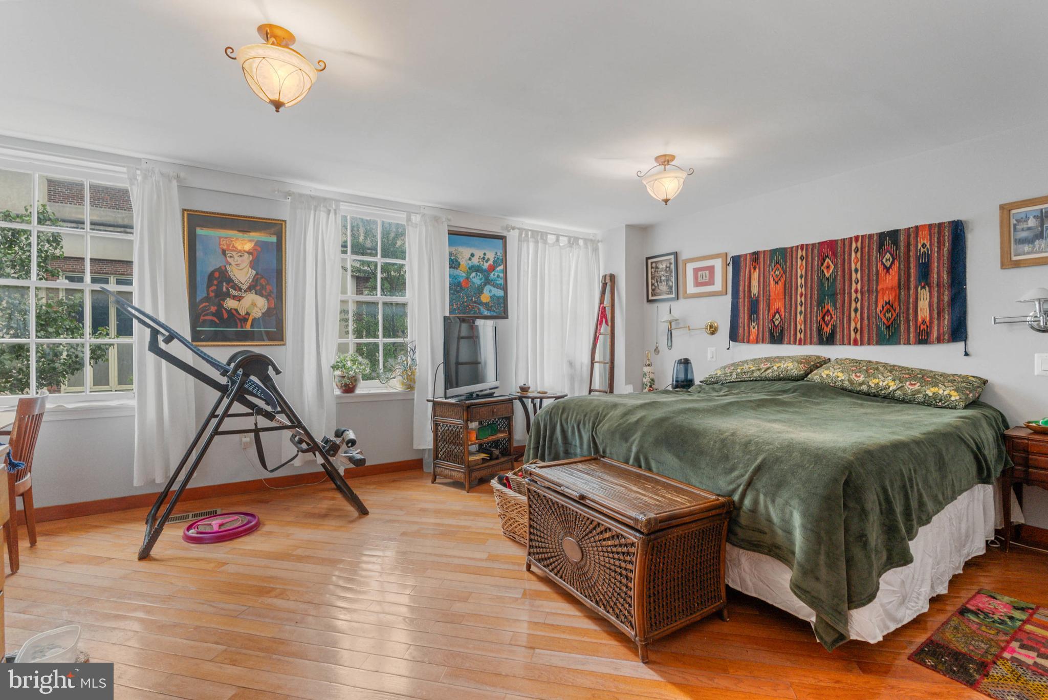 SOCIETY HILL - Residential