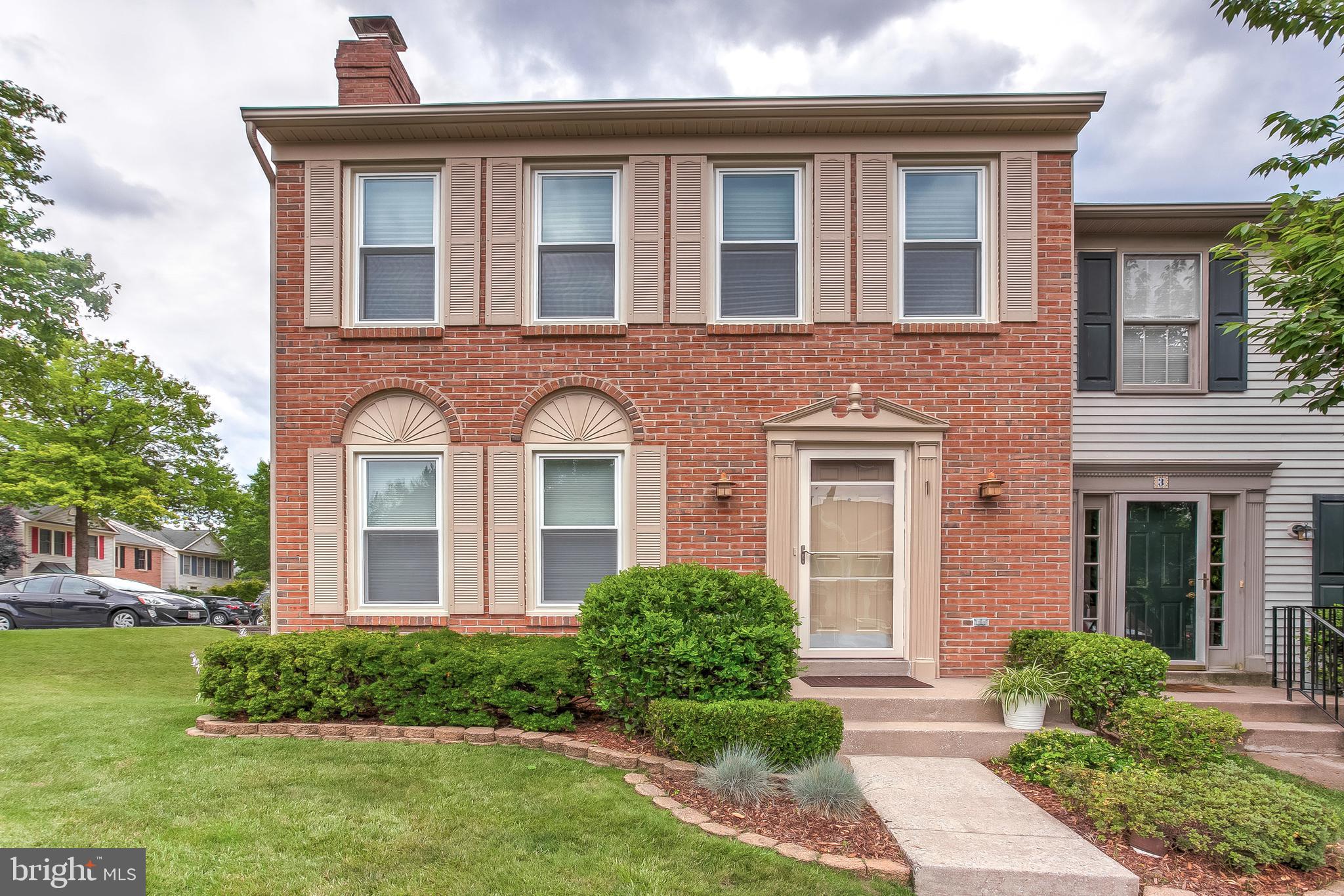 Pristine end unit townhouse with fabulous attention to detail.  Spacious bedrooms and newly renovated bathrooms. Enjoy the privacy on the back deck and large corner lot.