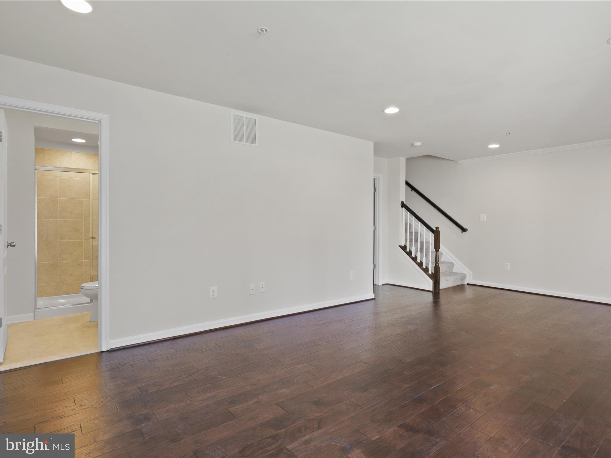 OXFORD SQUARE - Residential