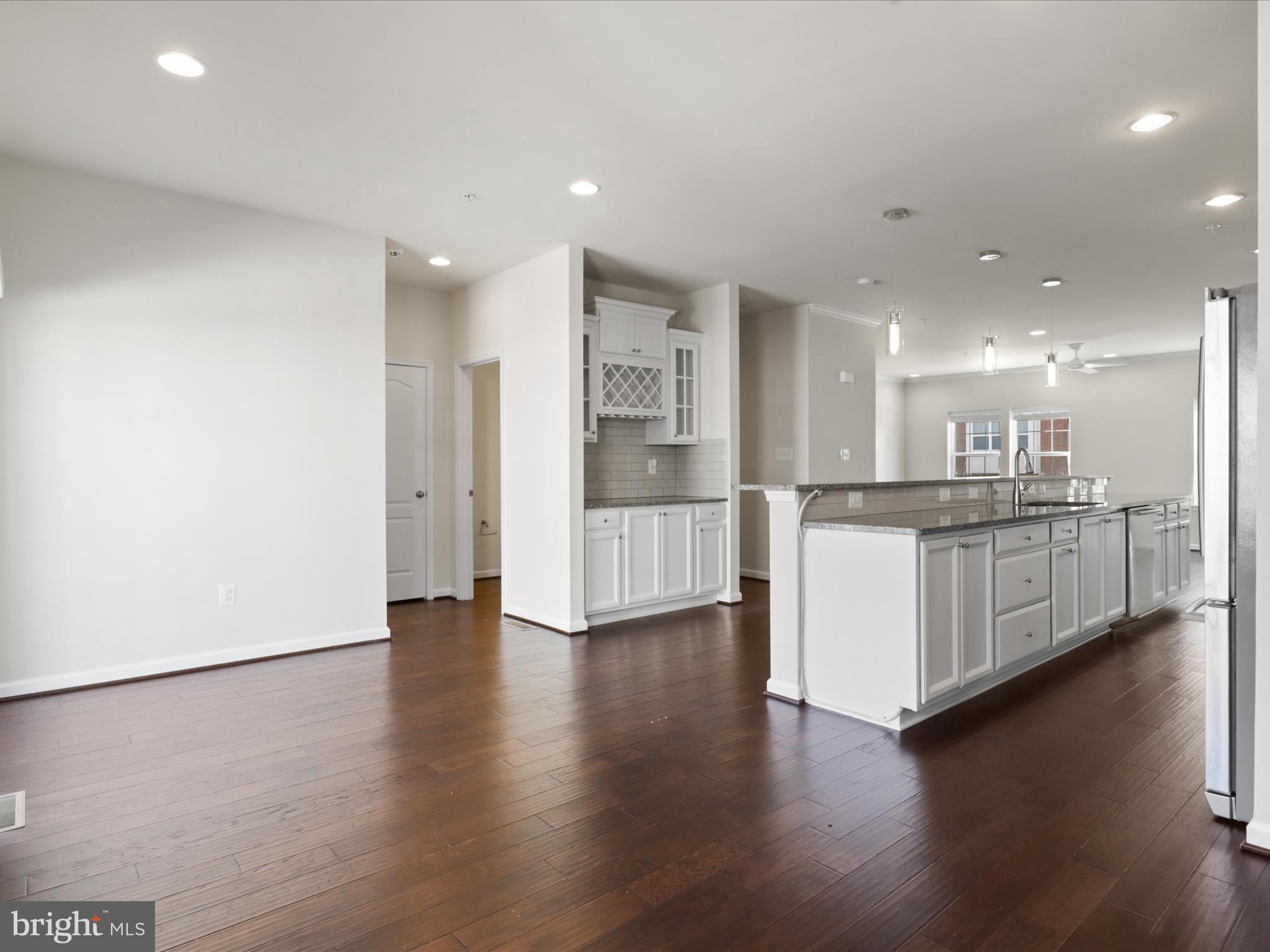 OXFORD SQUARE - Residential