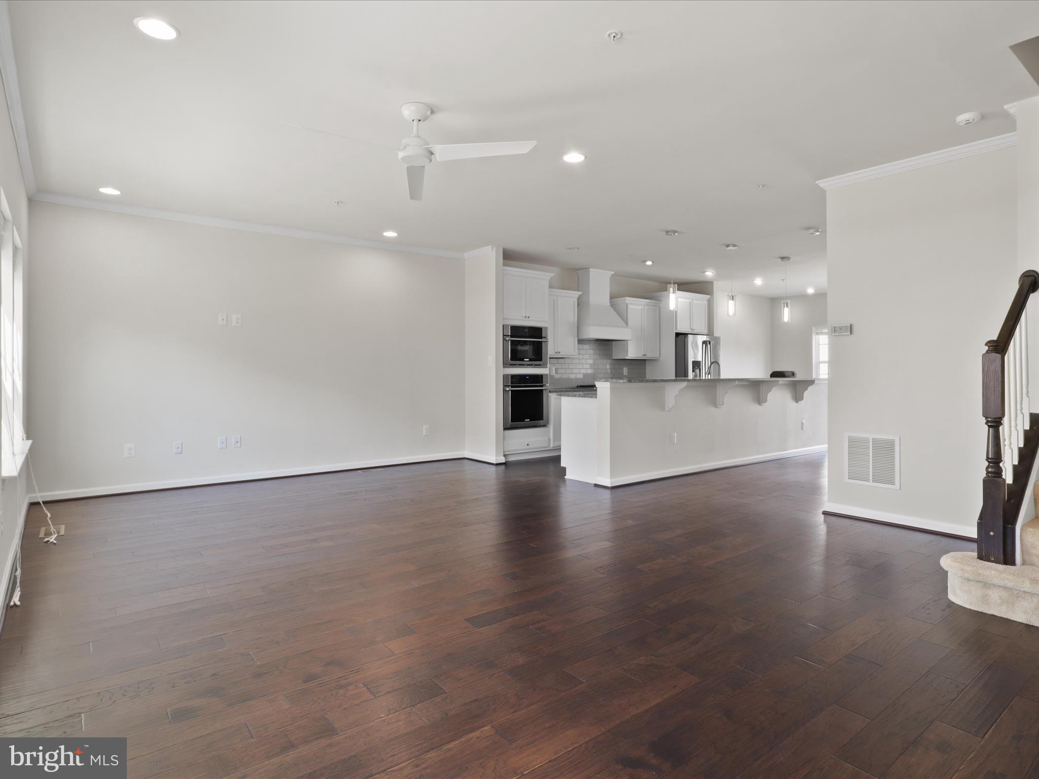 OXFORD SQUARE - Residential