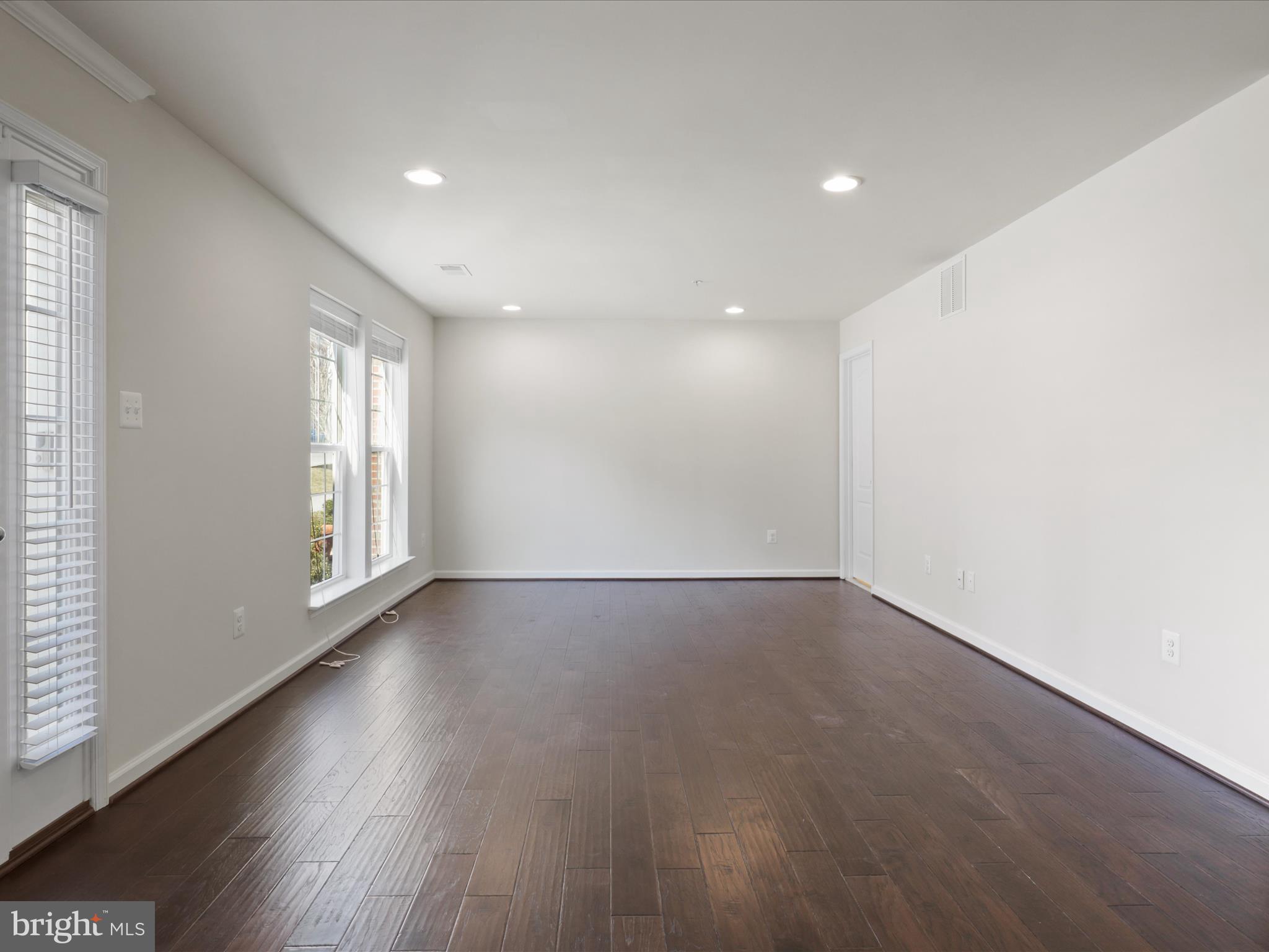 OXFORD SQUARE - Residential