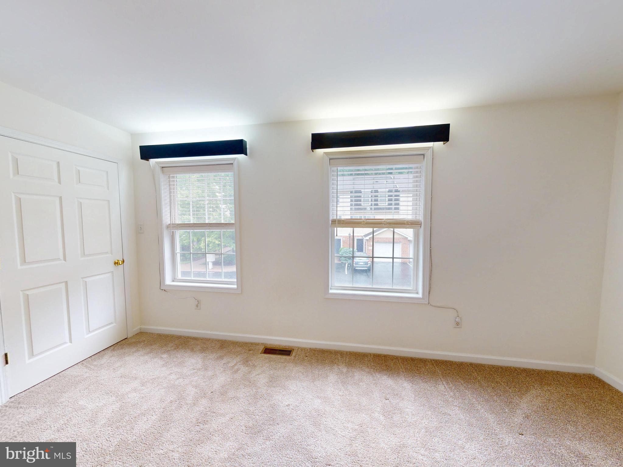 SIENNA WOODS - Residential