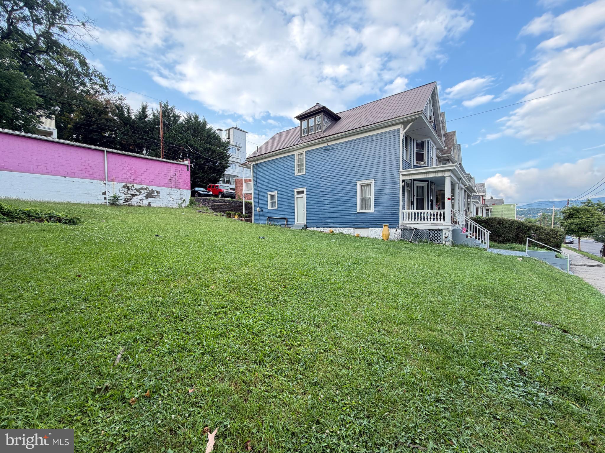 WEST SIDE - Residential