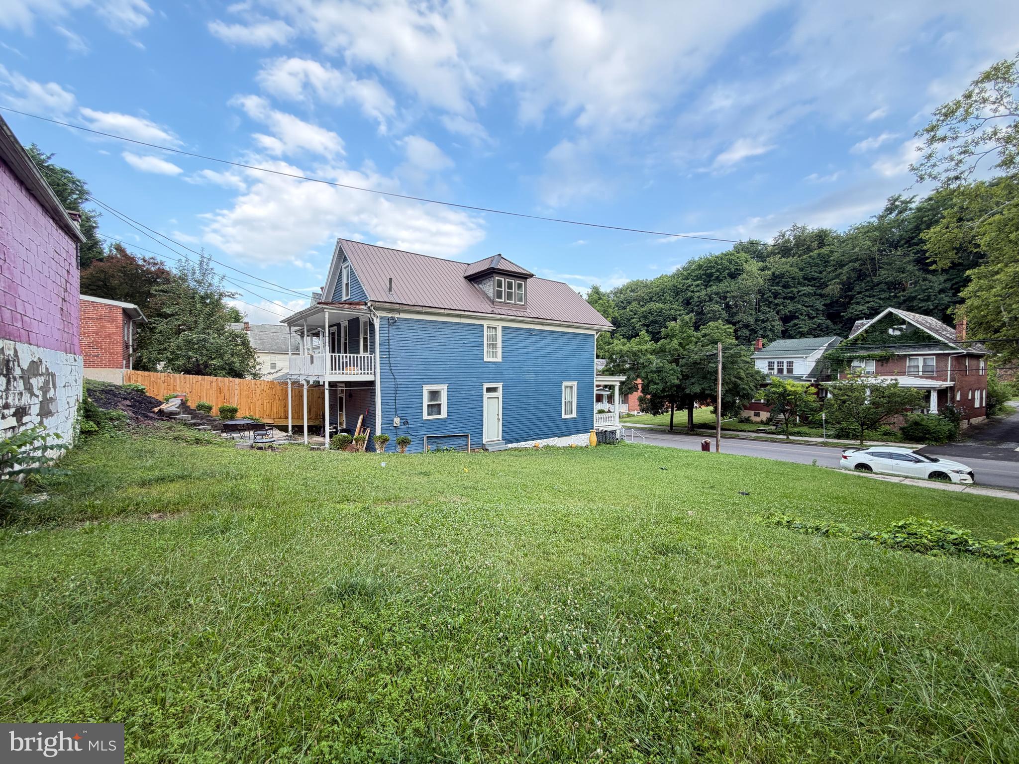 WEST SIDE - Residential