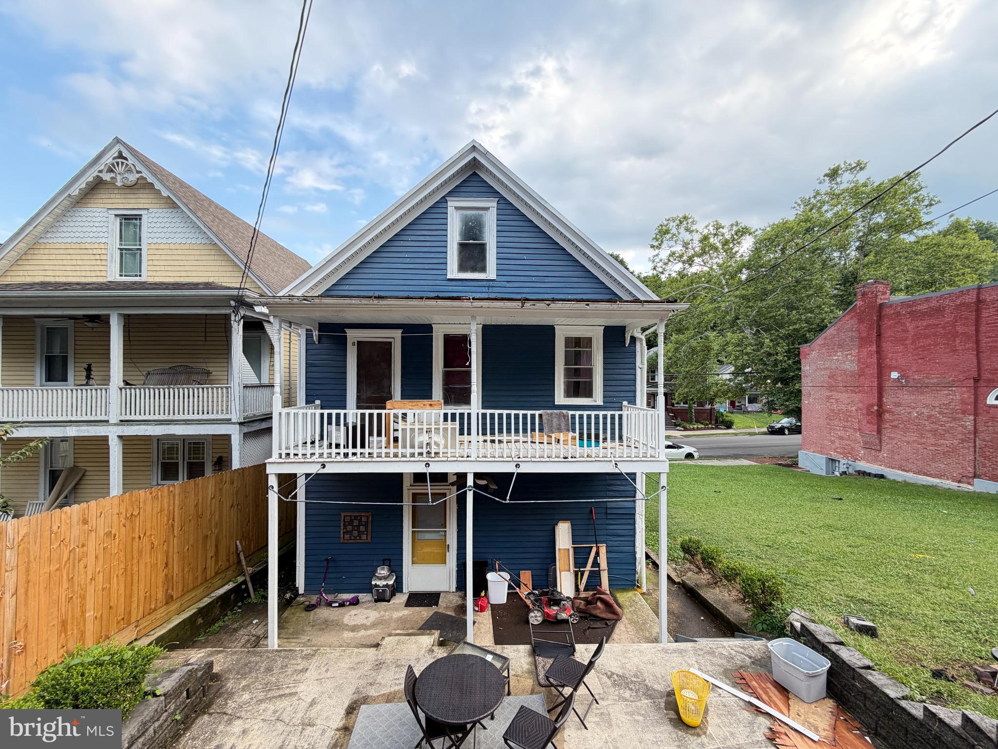 WEST SIDE - Residential