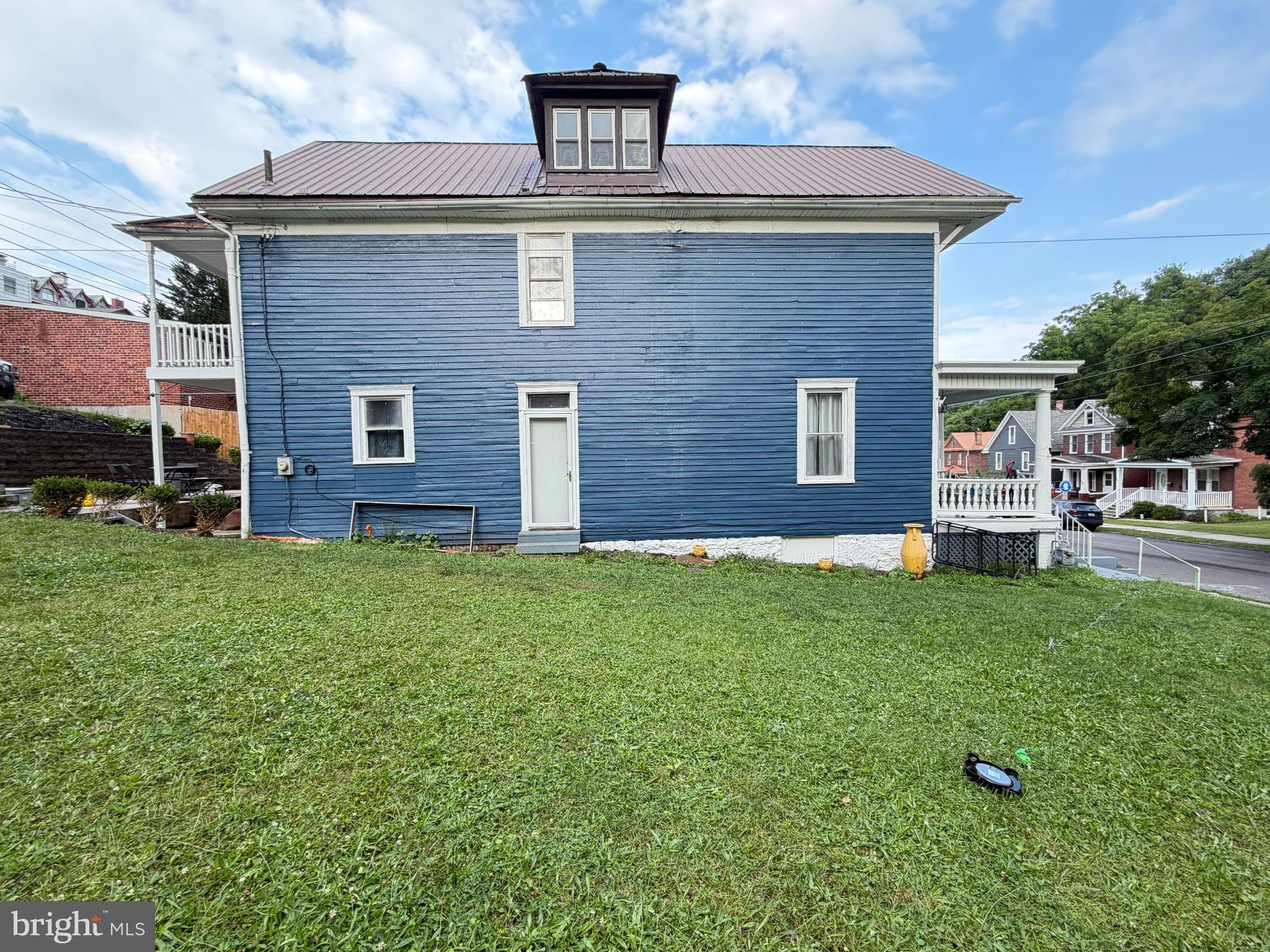 WEST SIDE - Residential