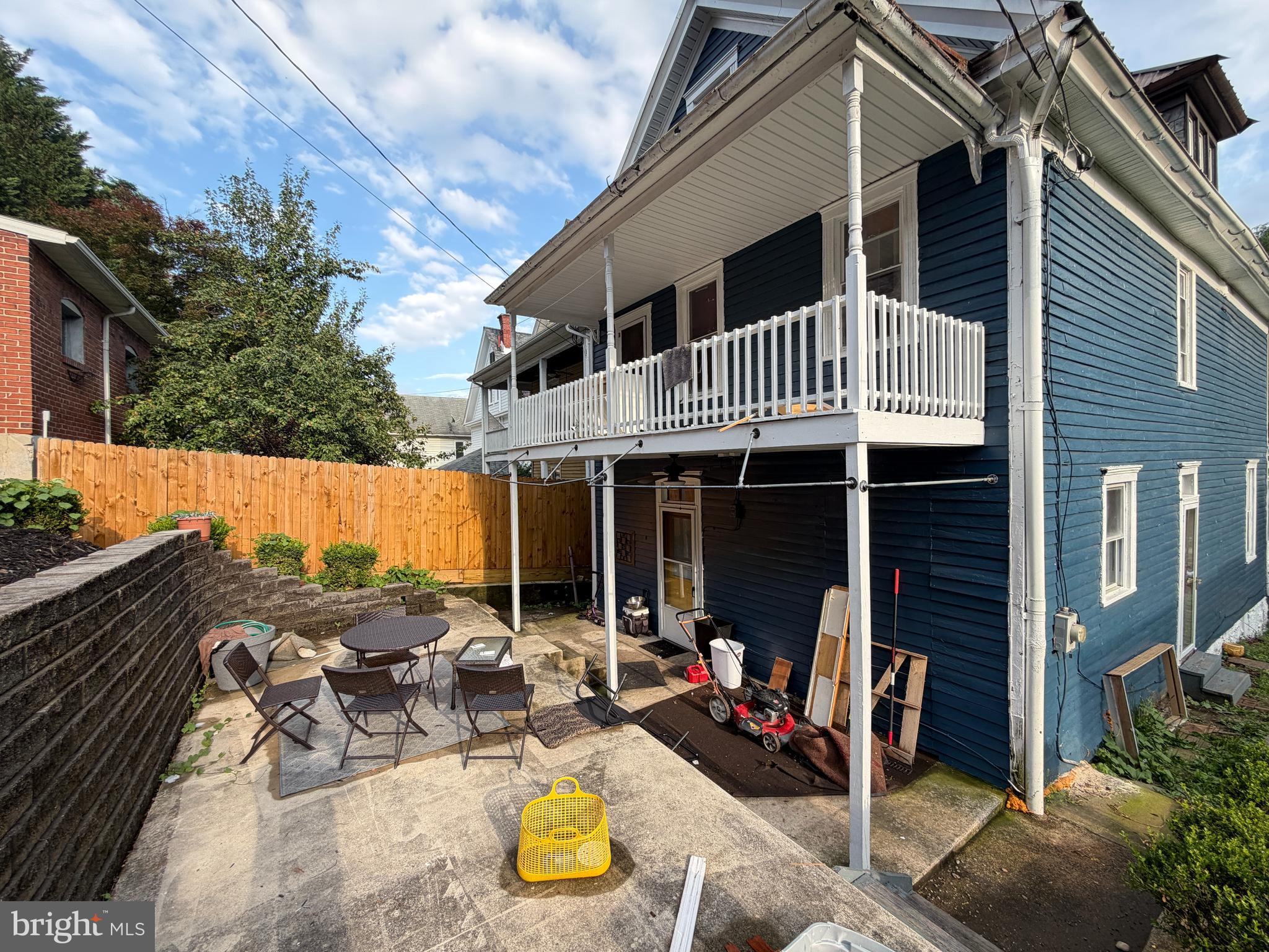 WEST SIDE - Residential