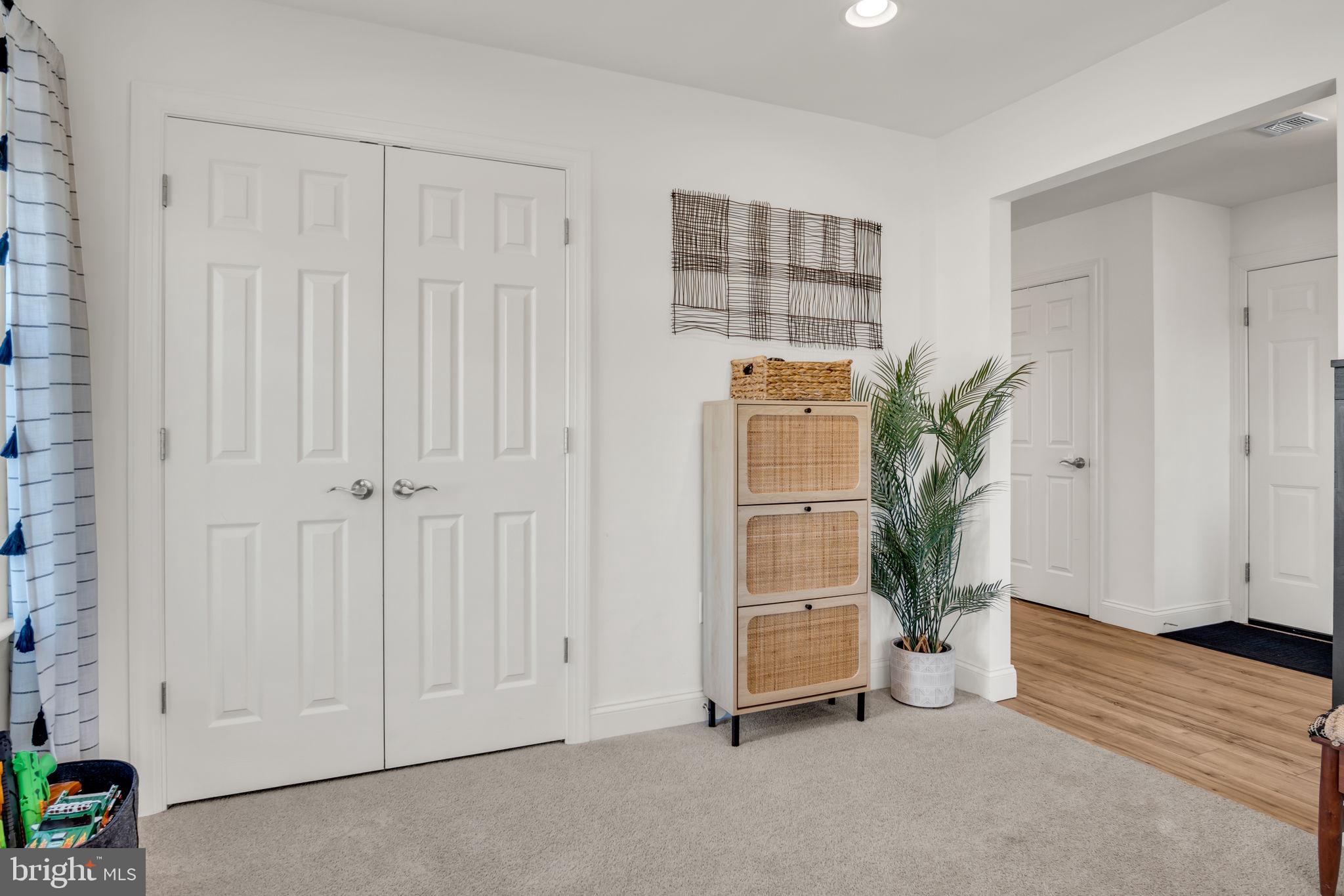 WINDY HEIGHTS, THE NEW - Residential