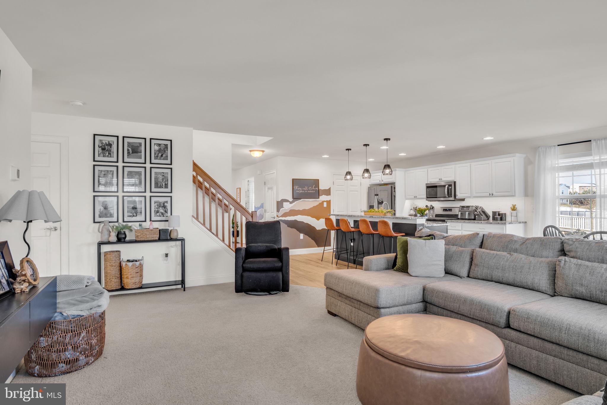 WINDY HEIGHTS, THE NEW - Residential